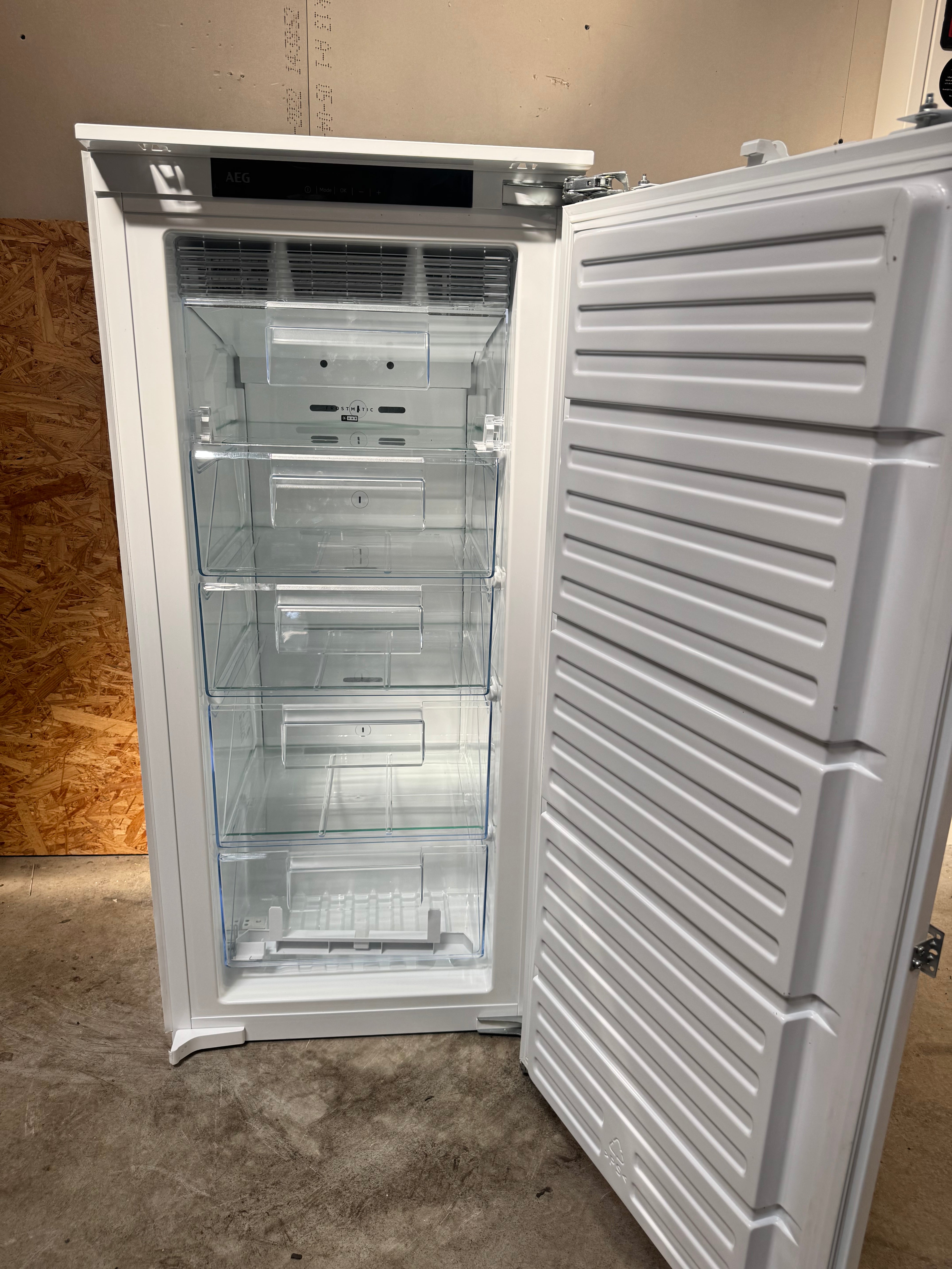AEG integreret fryseskab TAB7N12EF - D19109