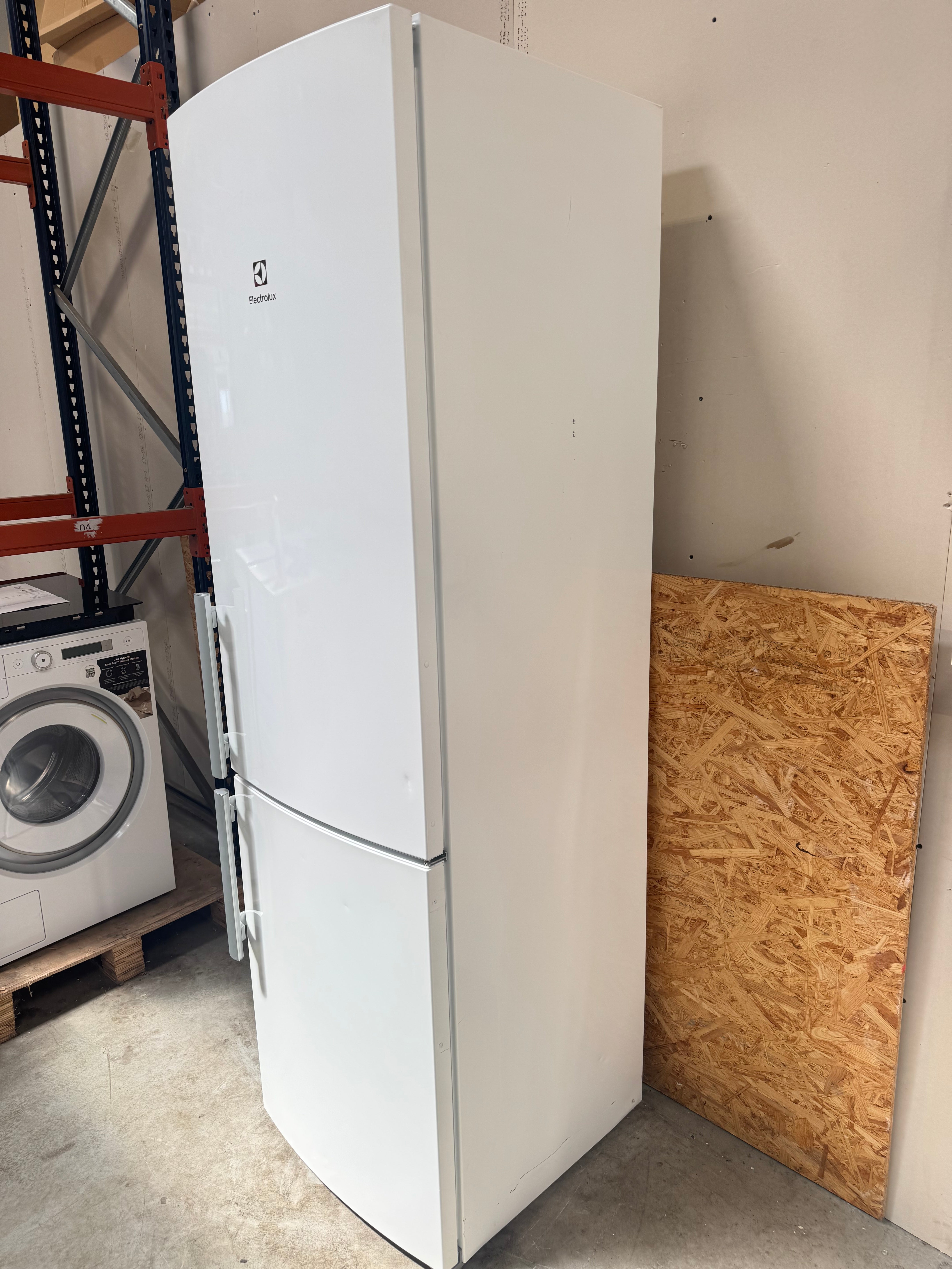 Electrolux køle/fryseskab EN4015MOW - D19232