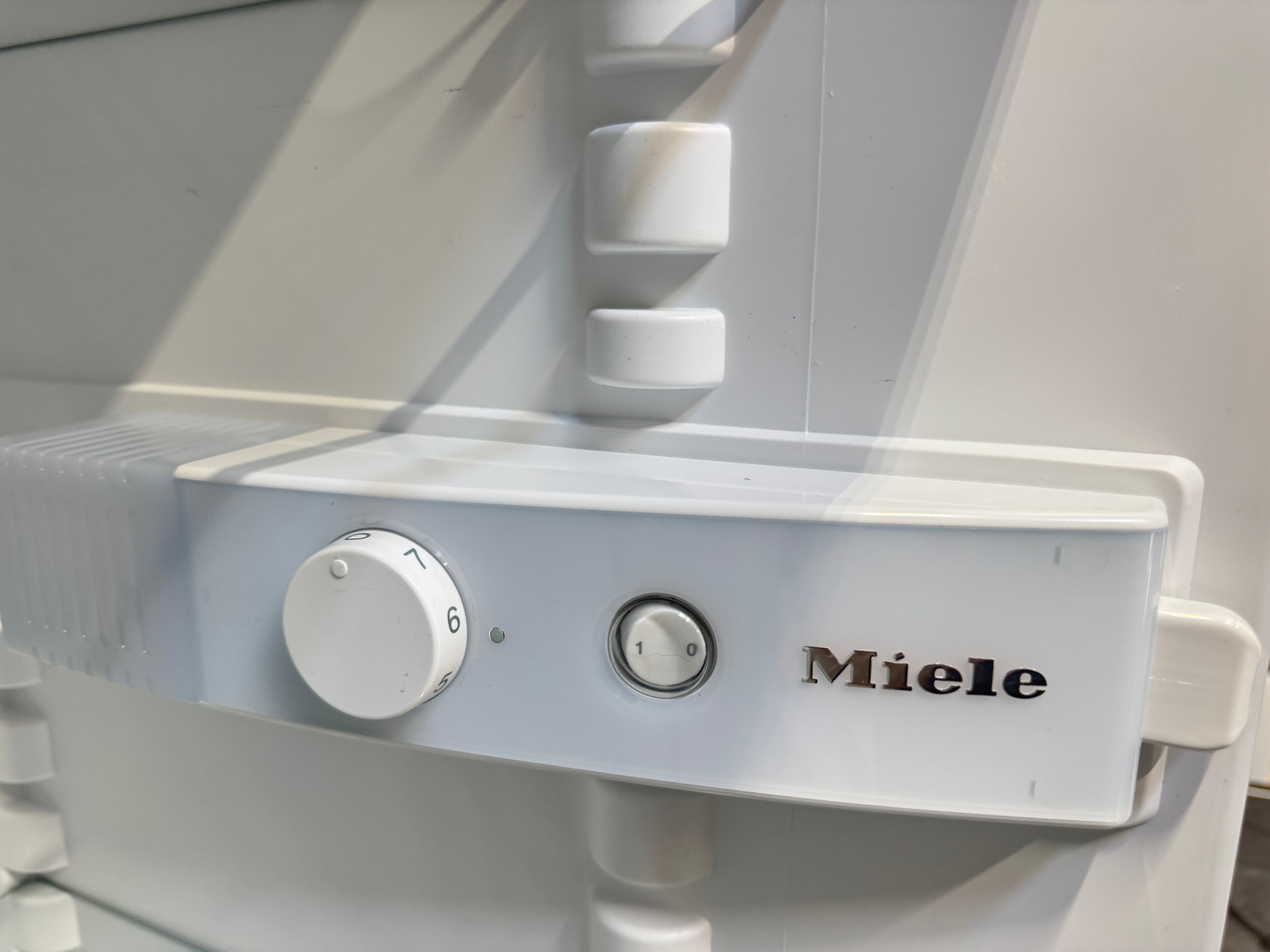 Miele køle/fryseskab KD28052WS - D19359