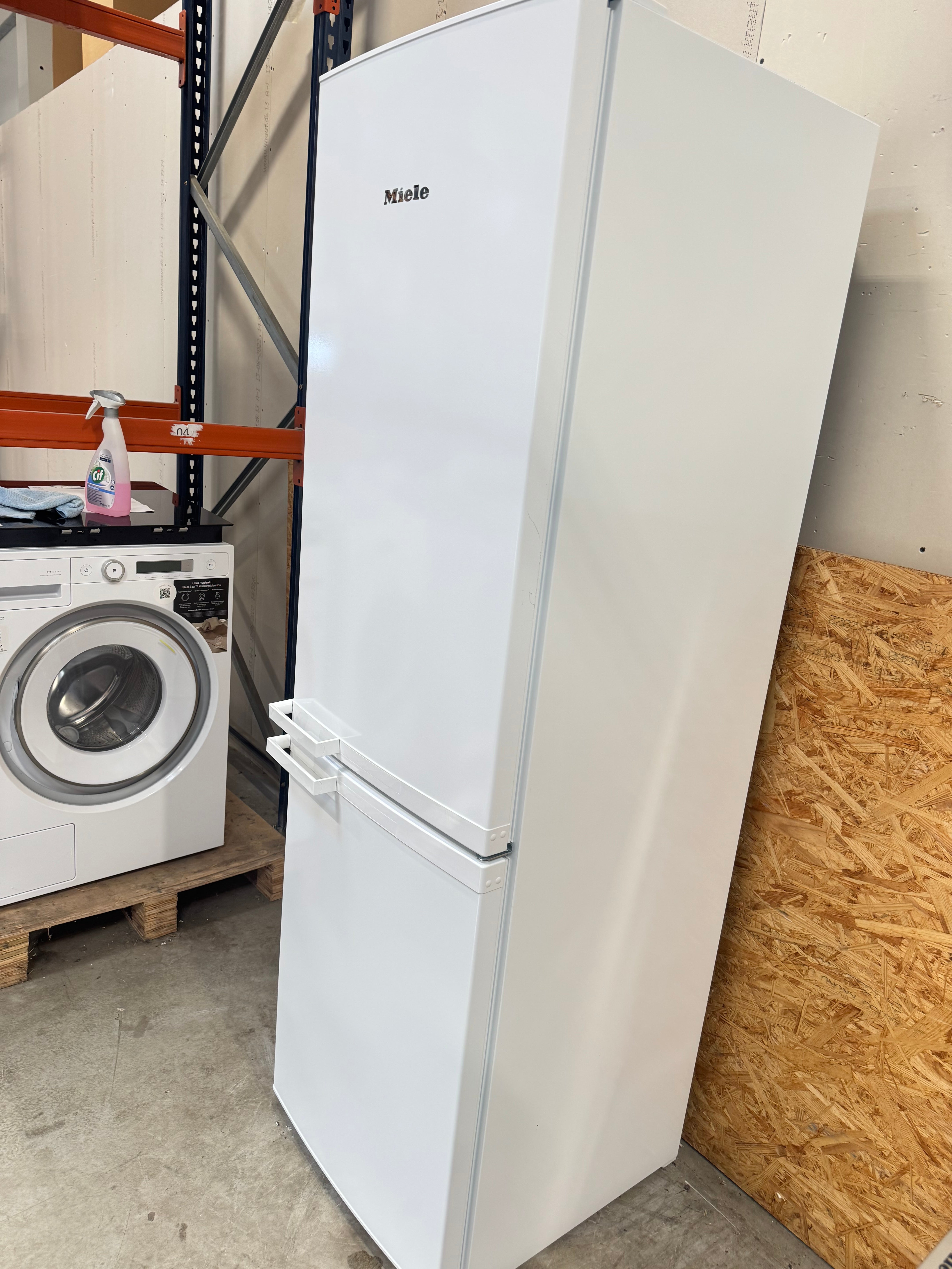Miele køle/fryseskab KD28052WS - D19359