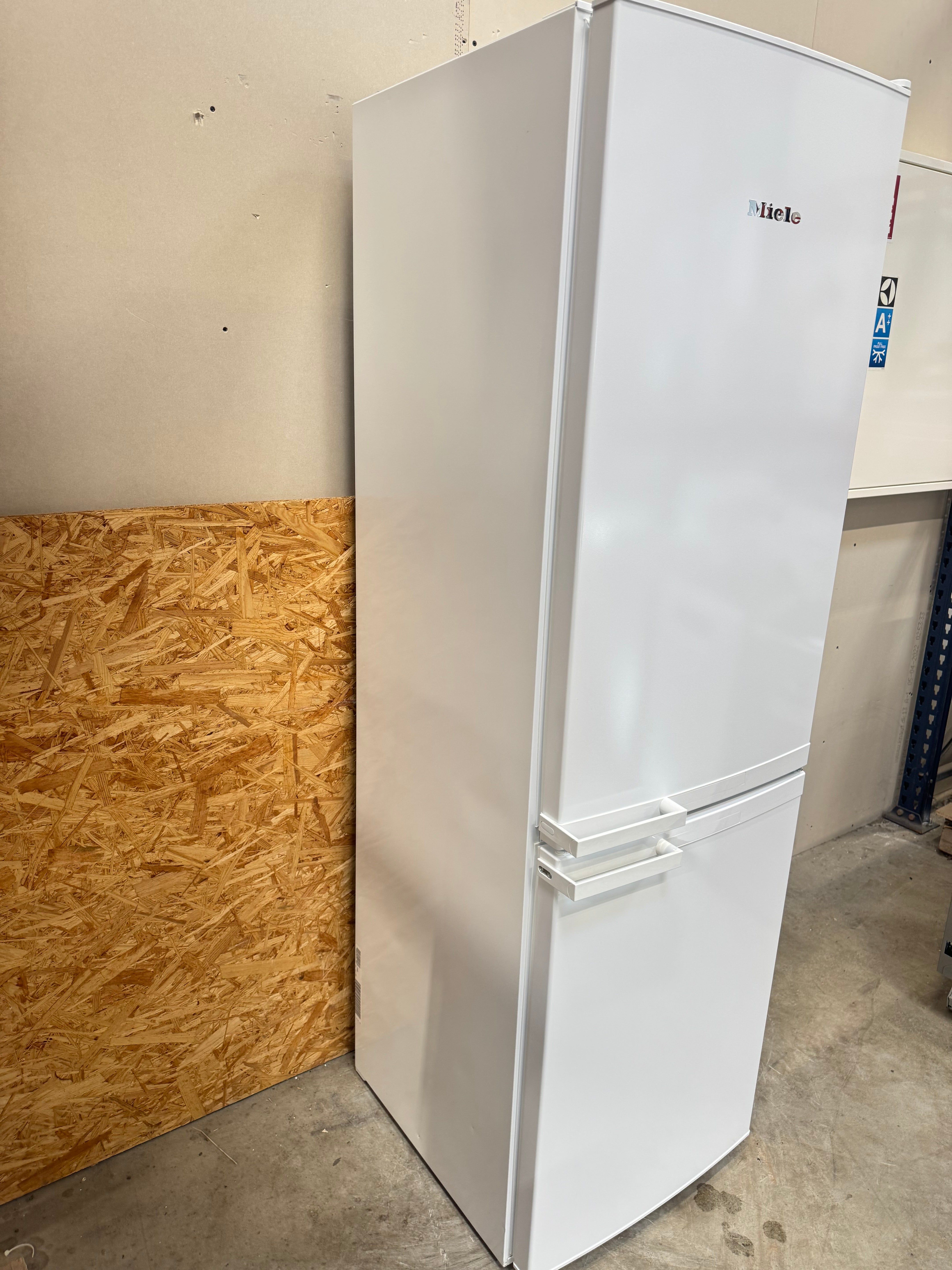 Miele køle/fryseskab KD28052WS - D19359