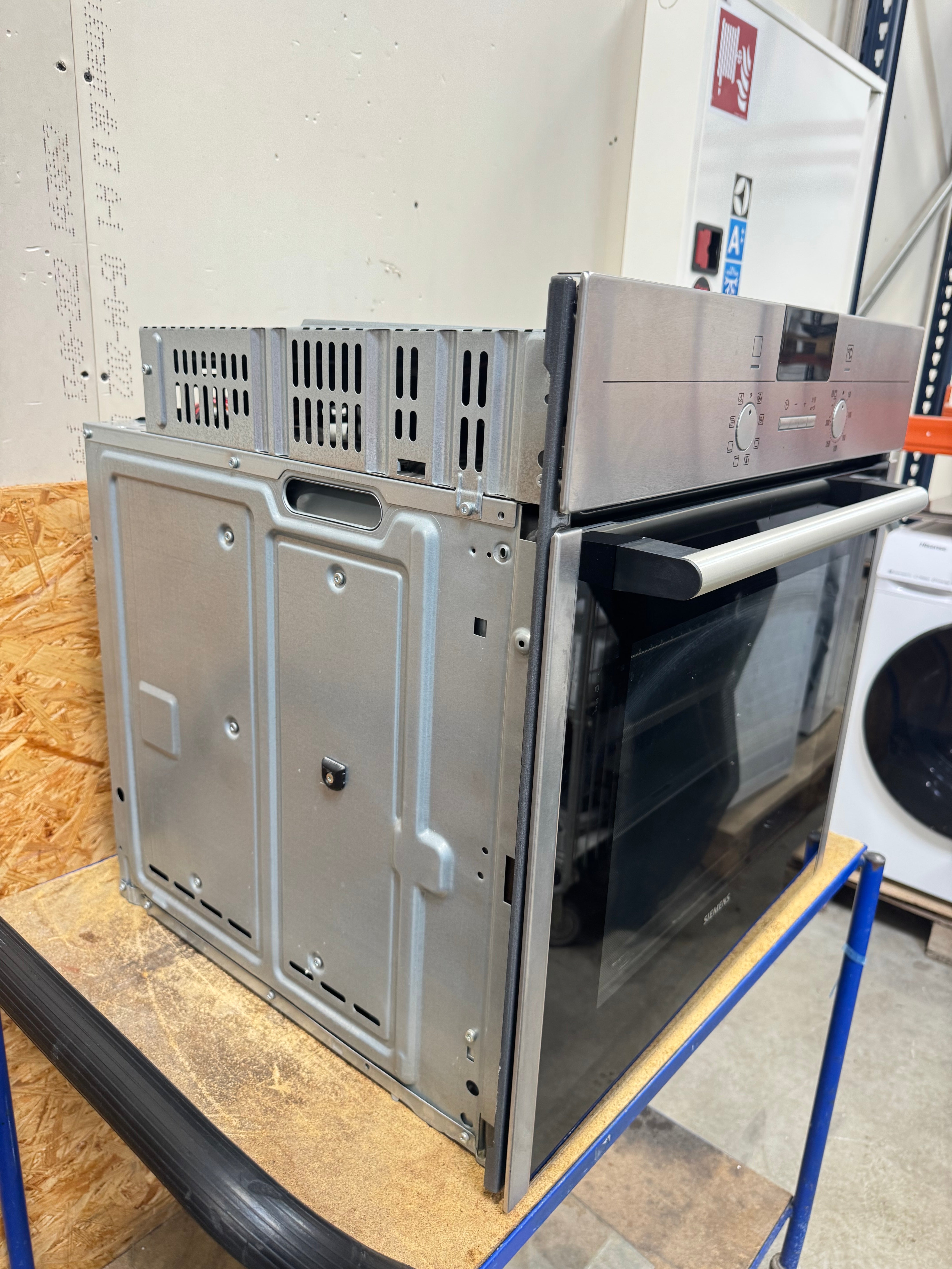 Siemens indbygningsovn HB63AB522S - D18518