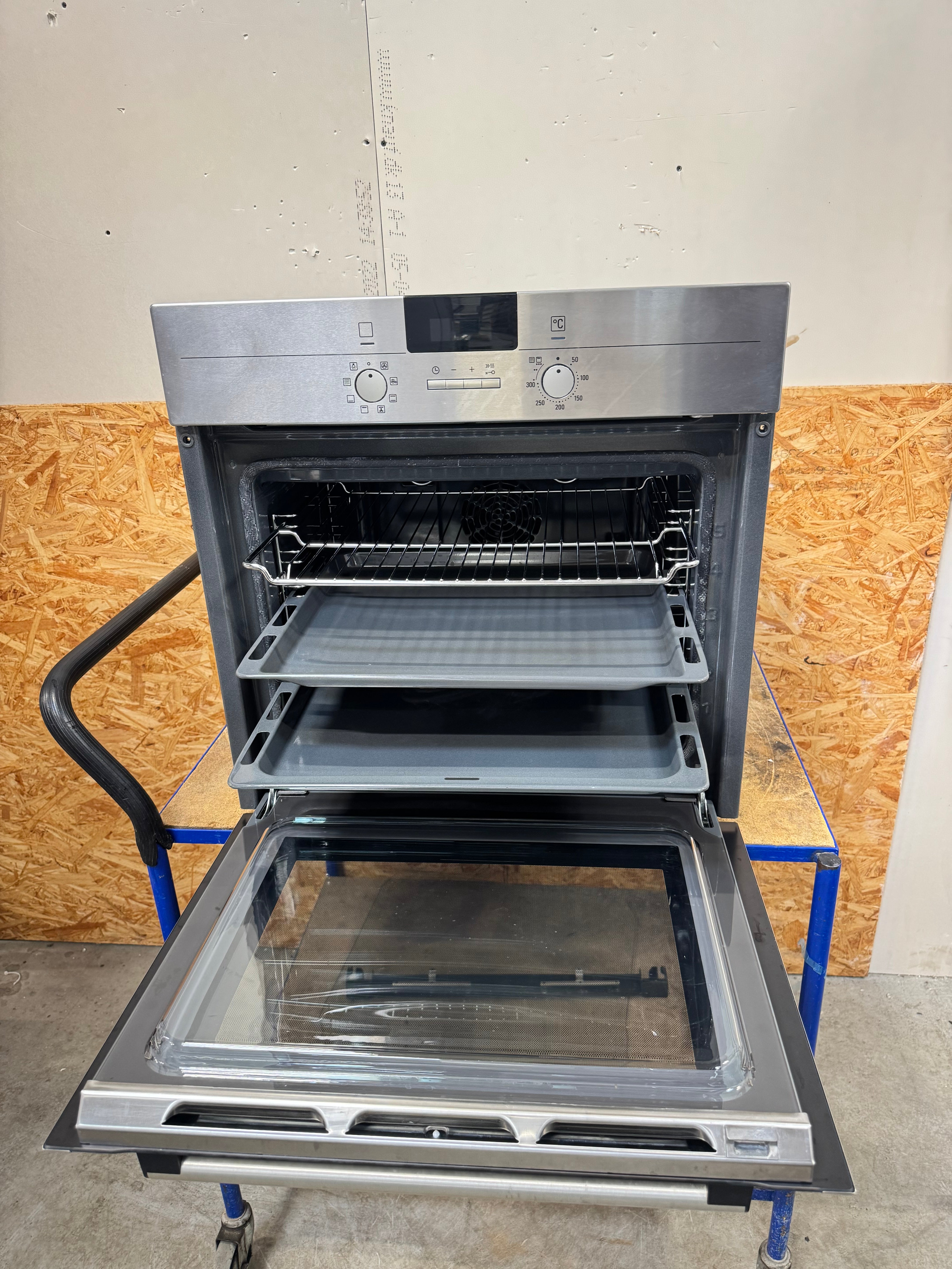 Siemens indbygningsovn HB63AB522S - D18518