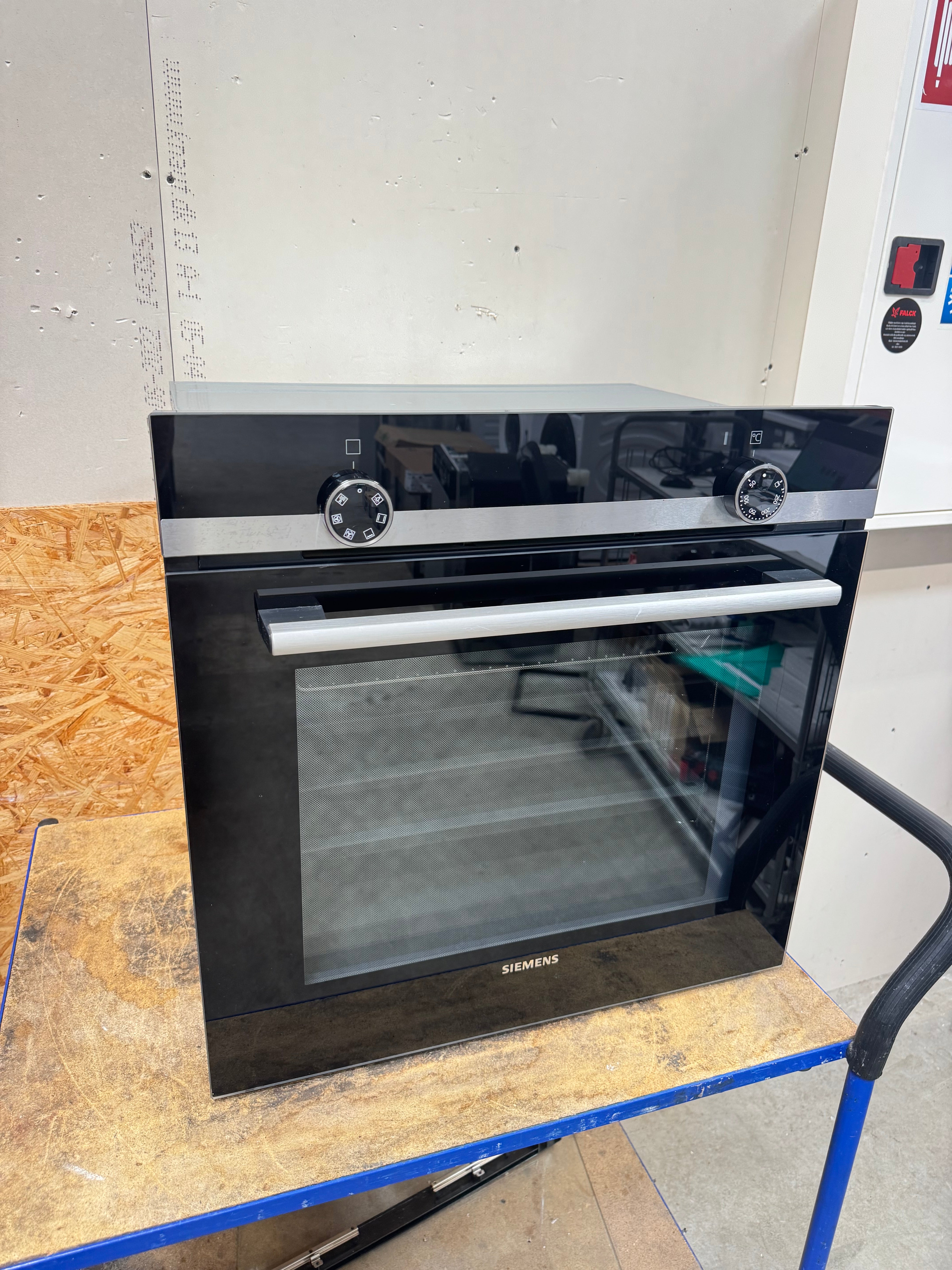 Siemens indbygningsovn HB510ABR0S - D18641