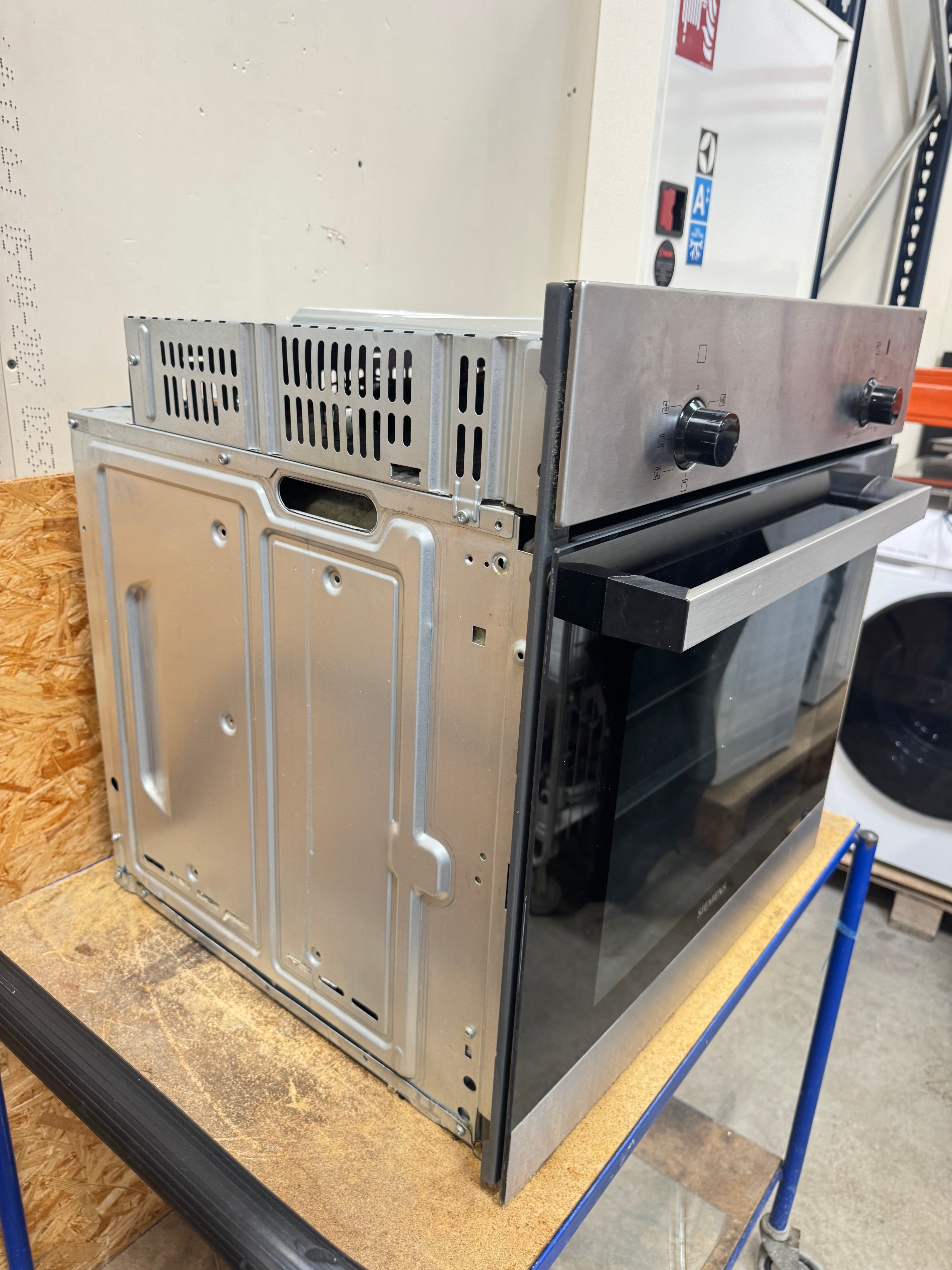 Siemens indbygningsovn HB010FBR0S - D17980