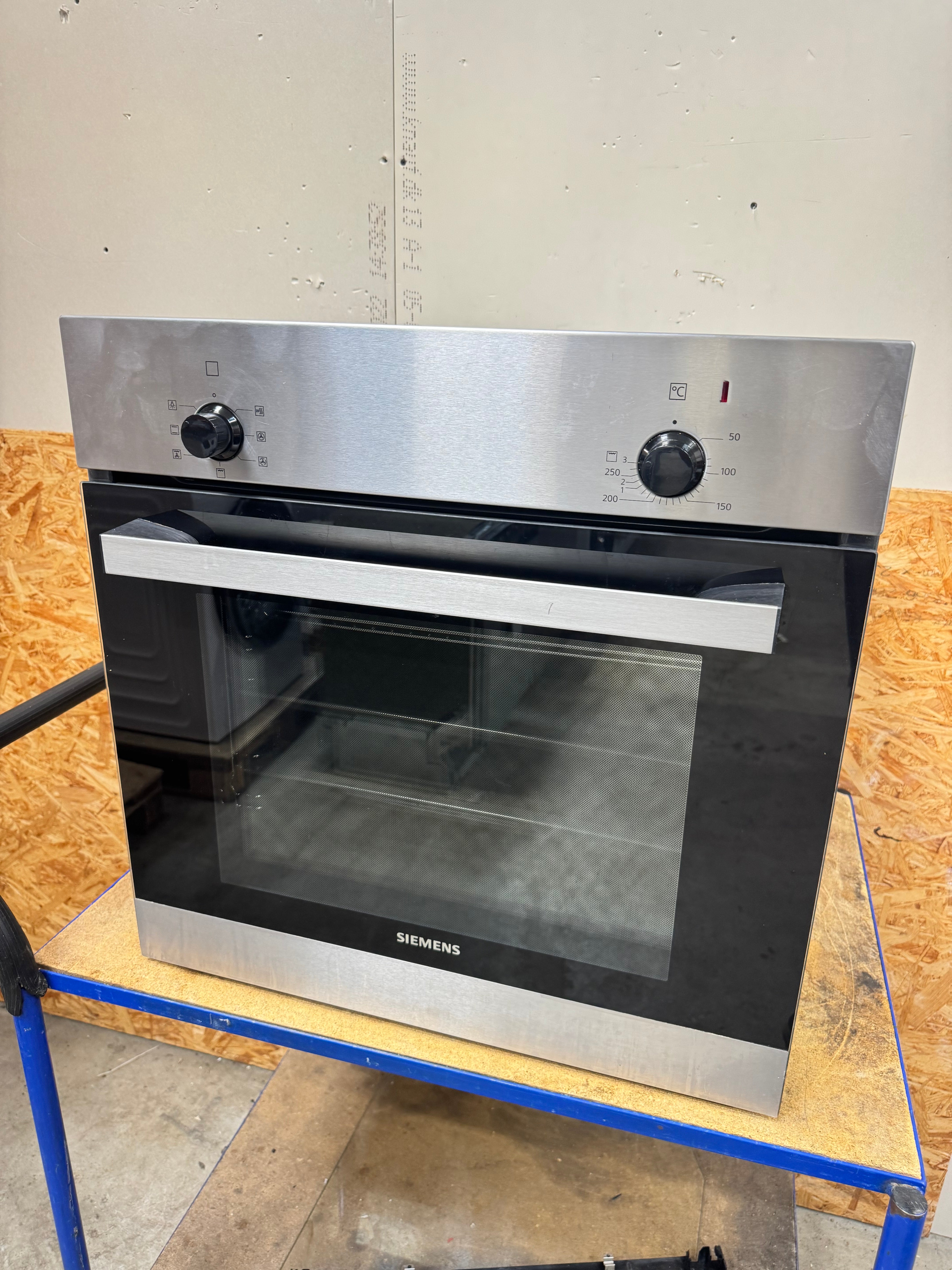 Siemens indbygningsovn HB010FBR0S - D17980