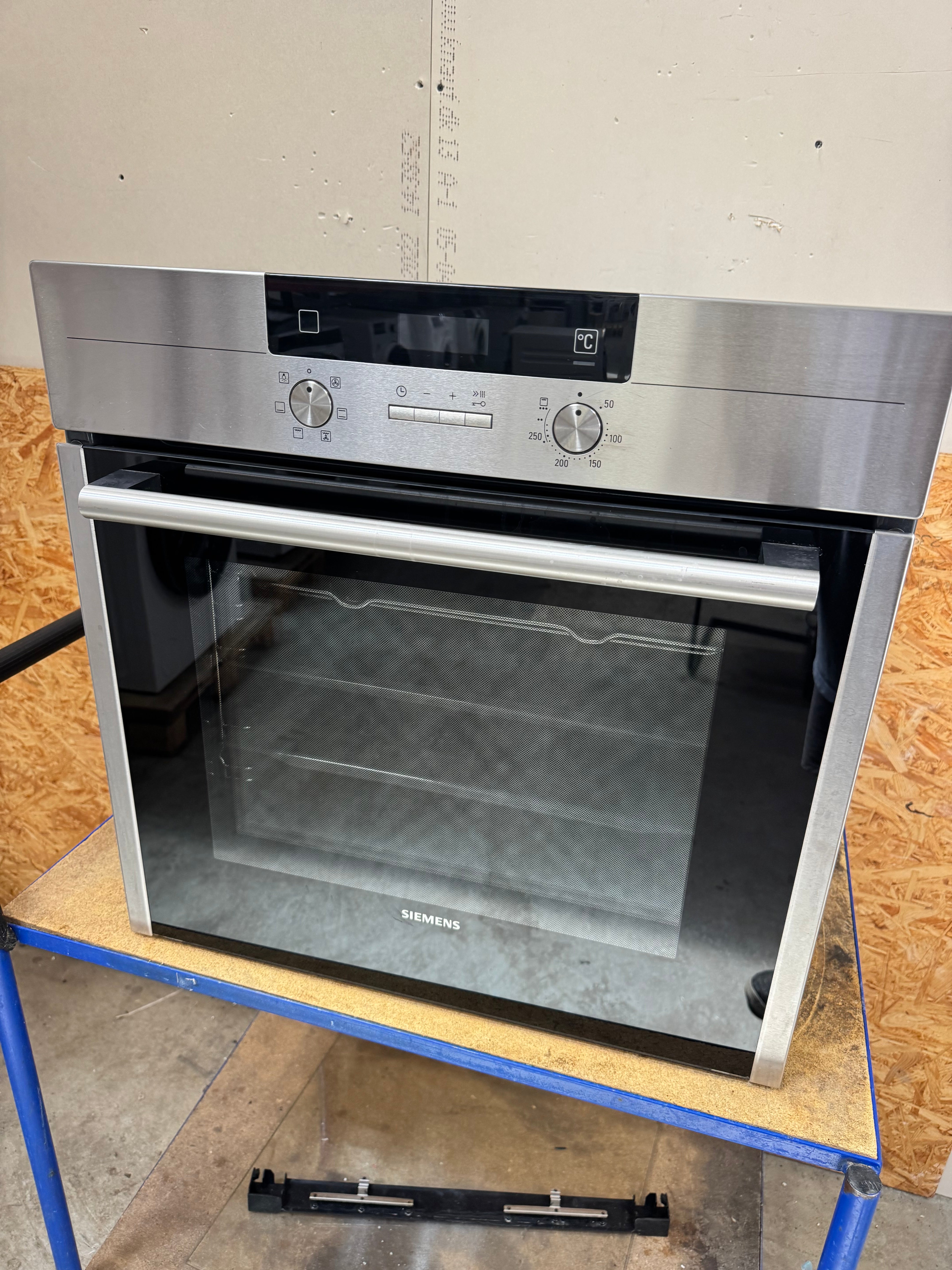Siemens iQ500 indbygningsovn HB23AB522S - D19025