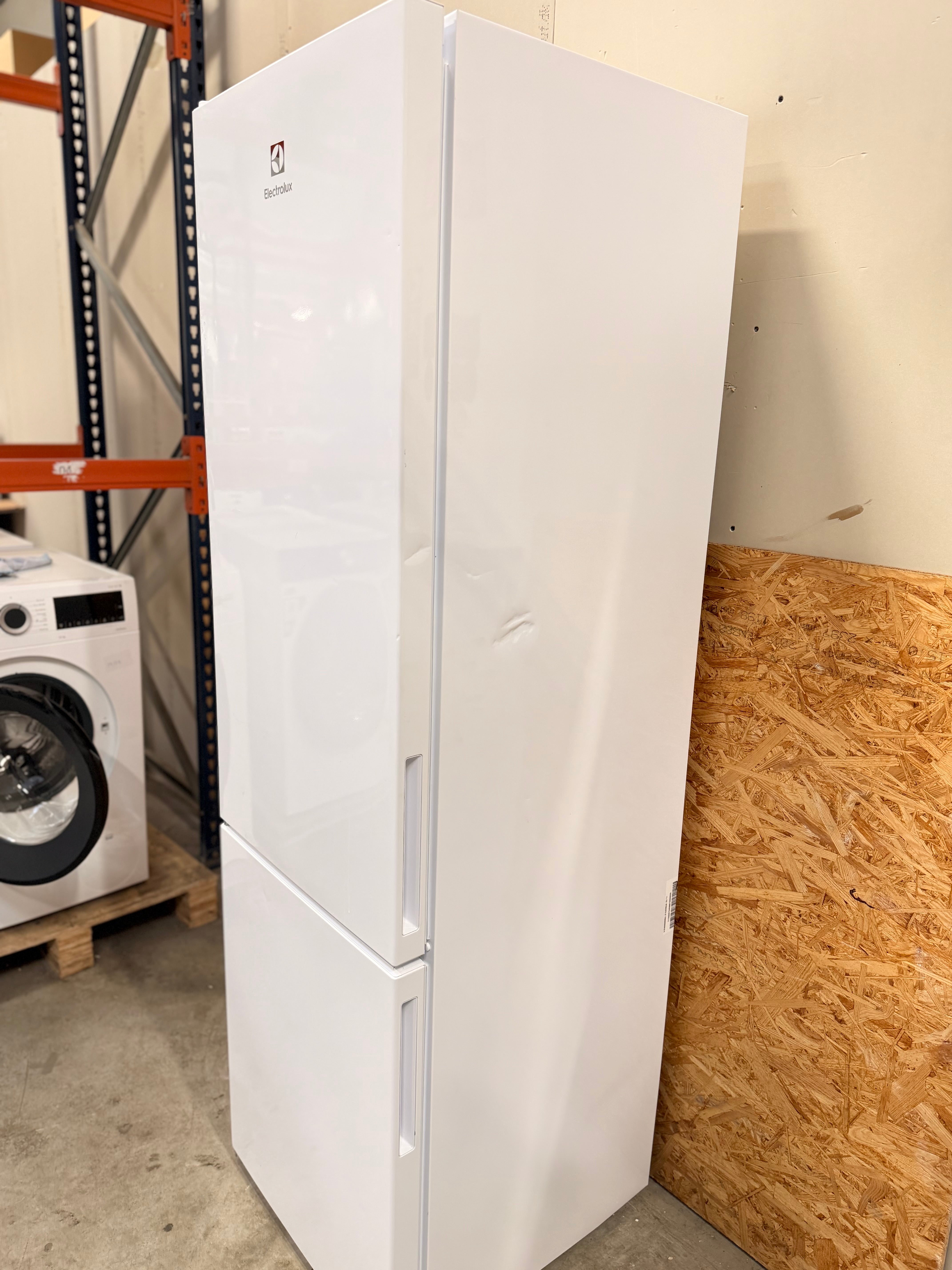 Electrolux køle/fryseskab LNB3AF26W0 - D19208