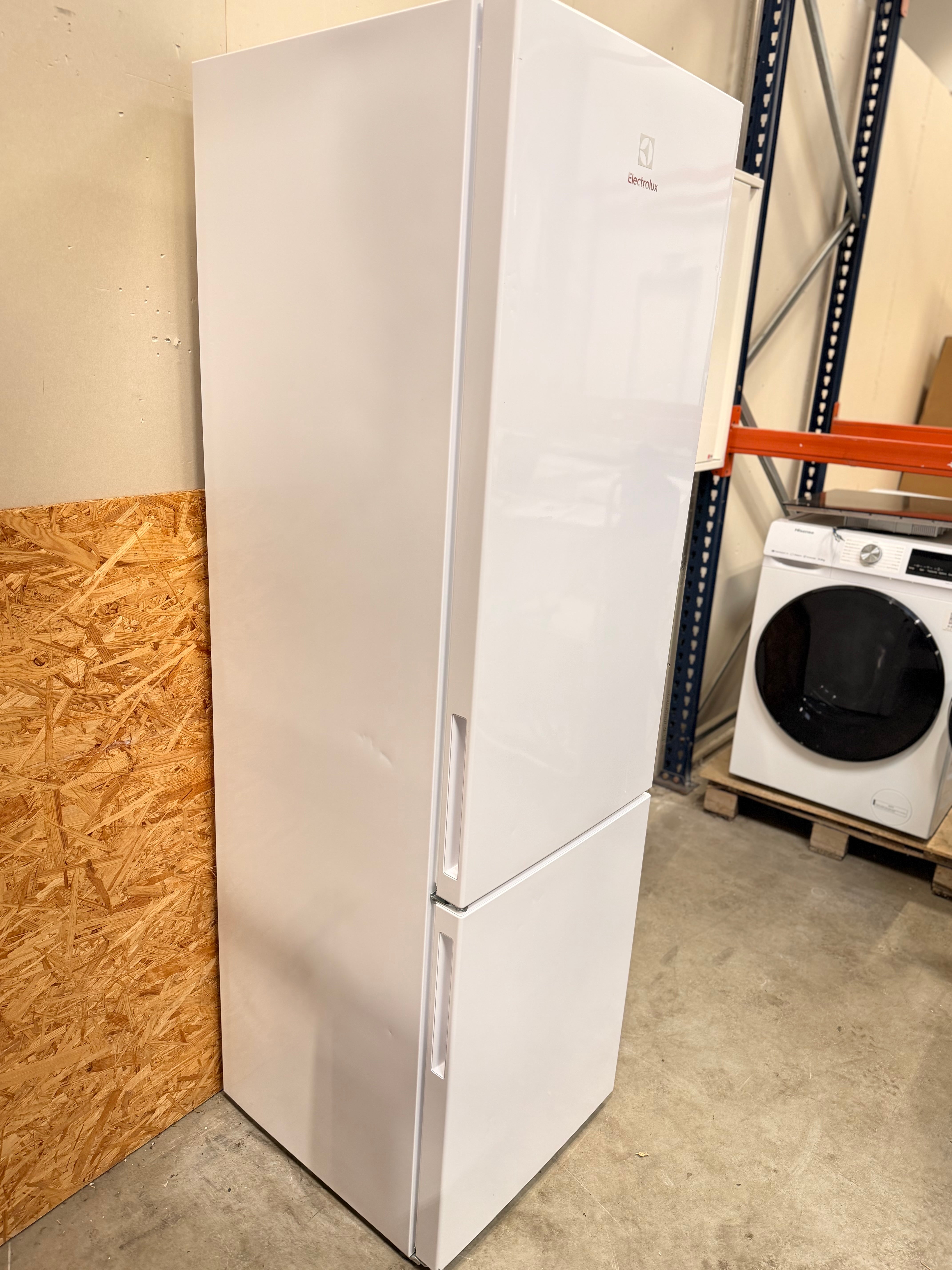 Electrolux køle/fryseskab LNB3AF26W0 - D19208