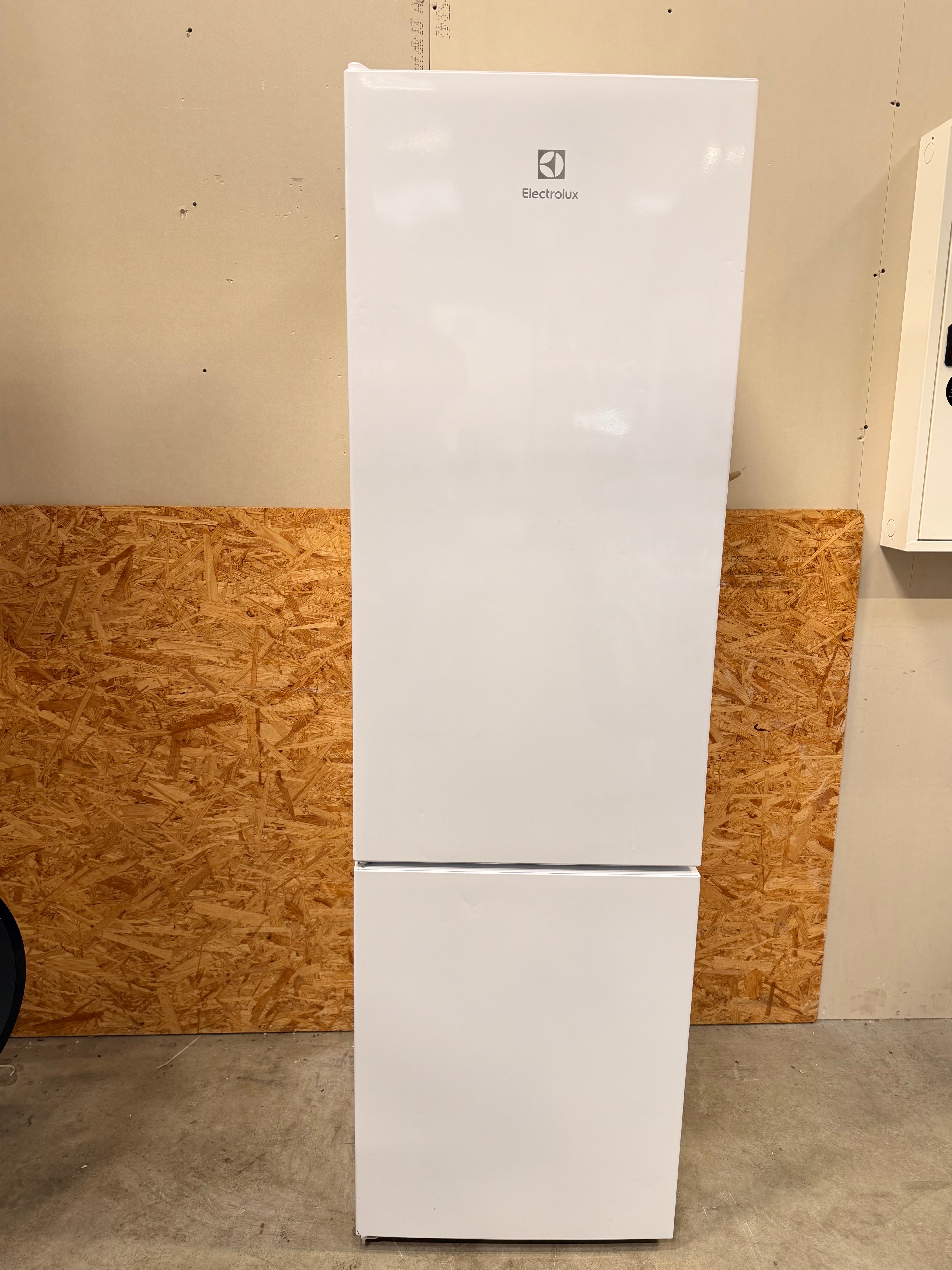 Electrolux køle/fryseskab LNB3AF26W0 - D19208