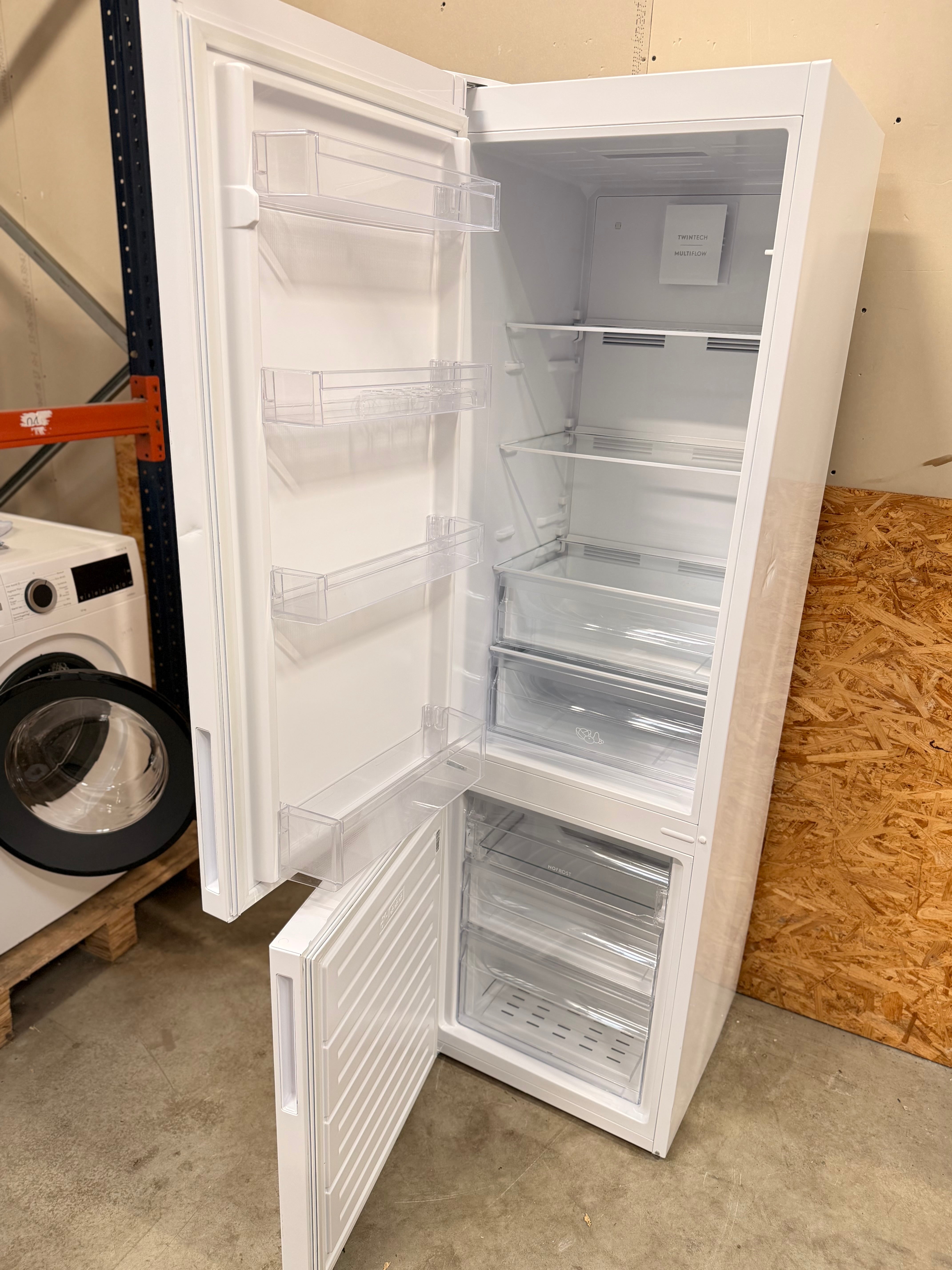 Electrolux køle/fryseskab LNB3AF26W0 - D19208