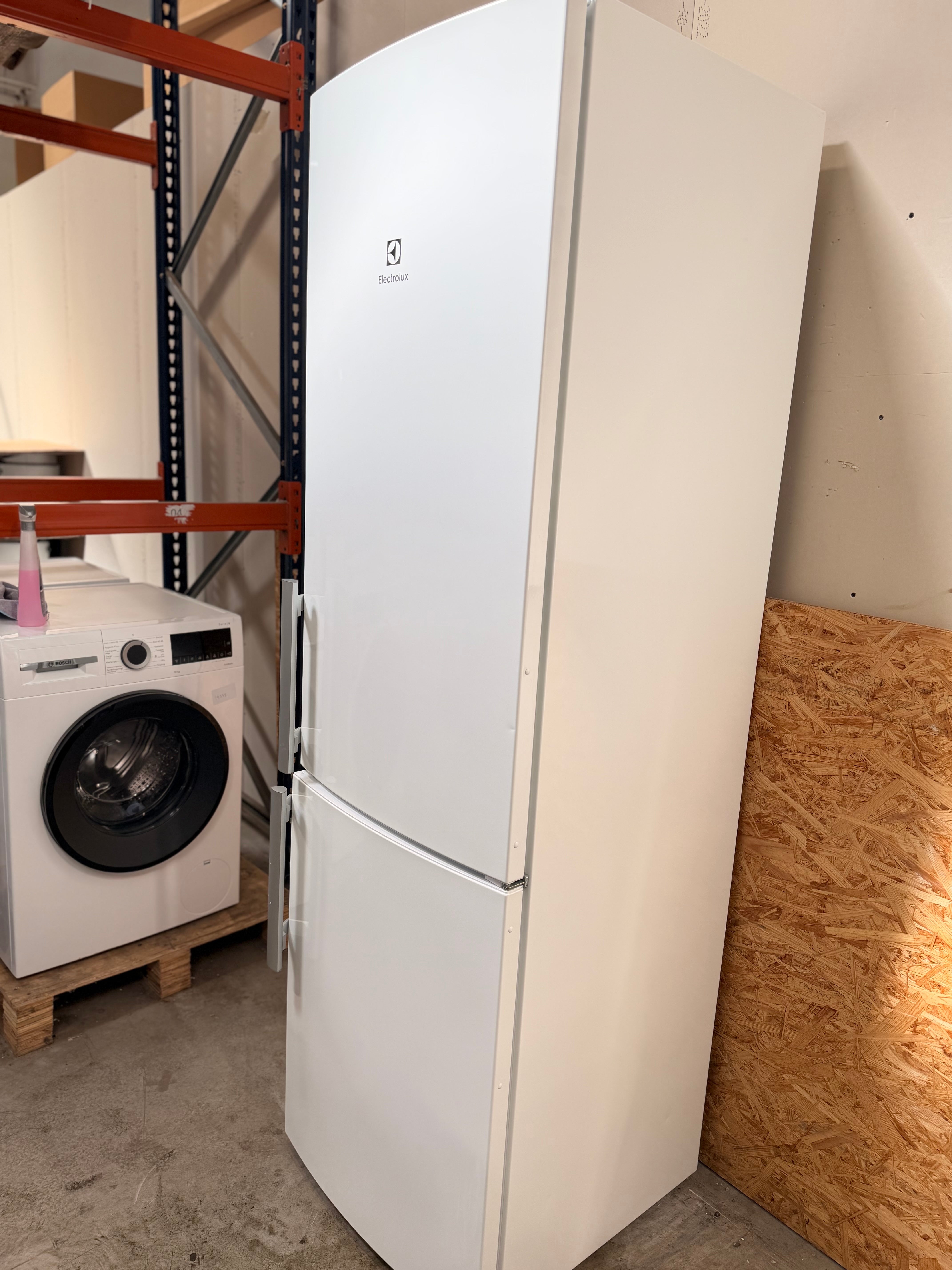 Electrolux køle/fryseskab EN4015MOW - D19796