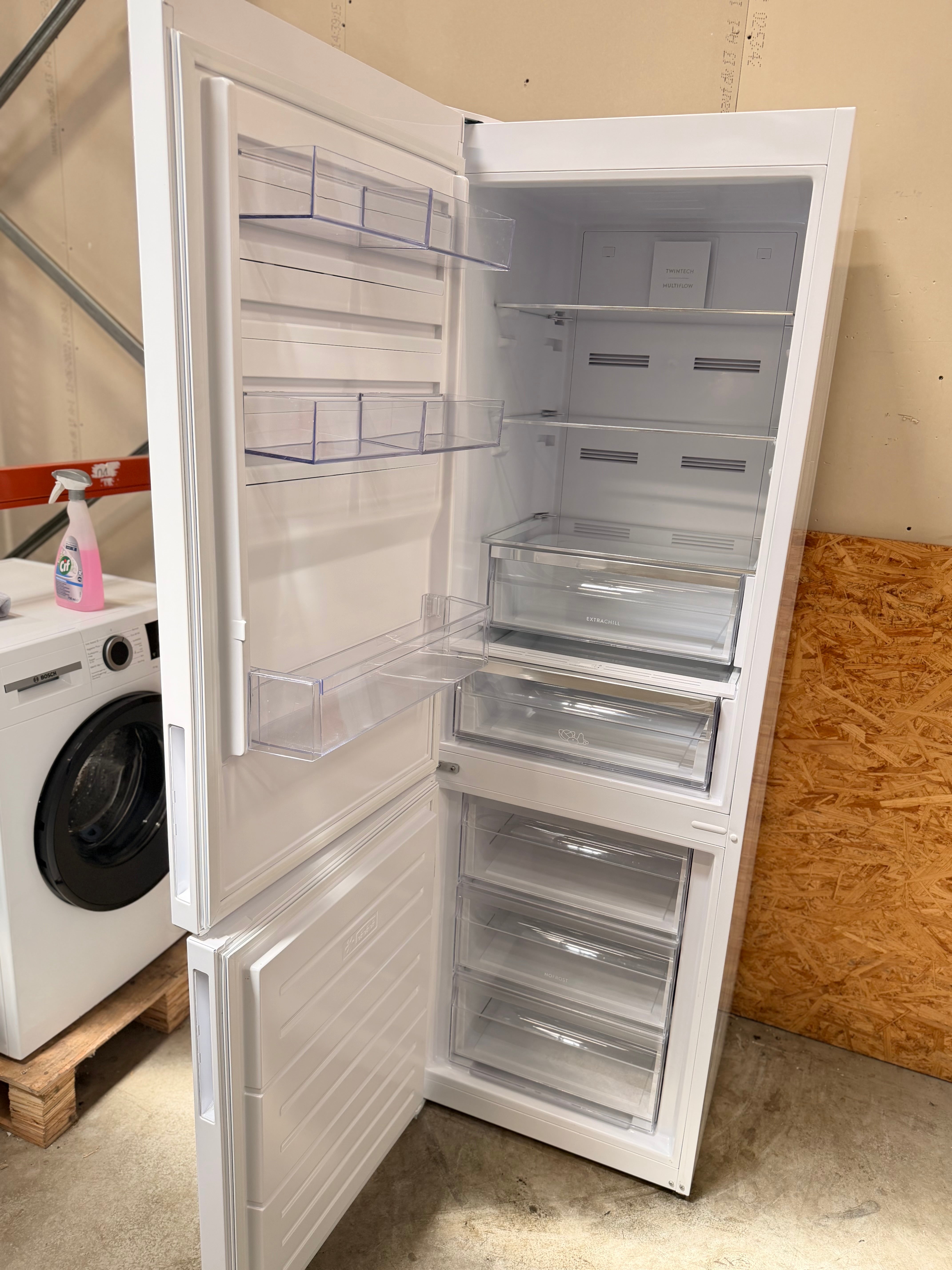 Electrolux køle-/fryseskab LNC7ME32W1 - D19753