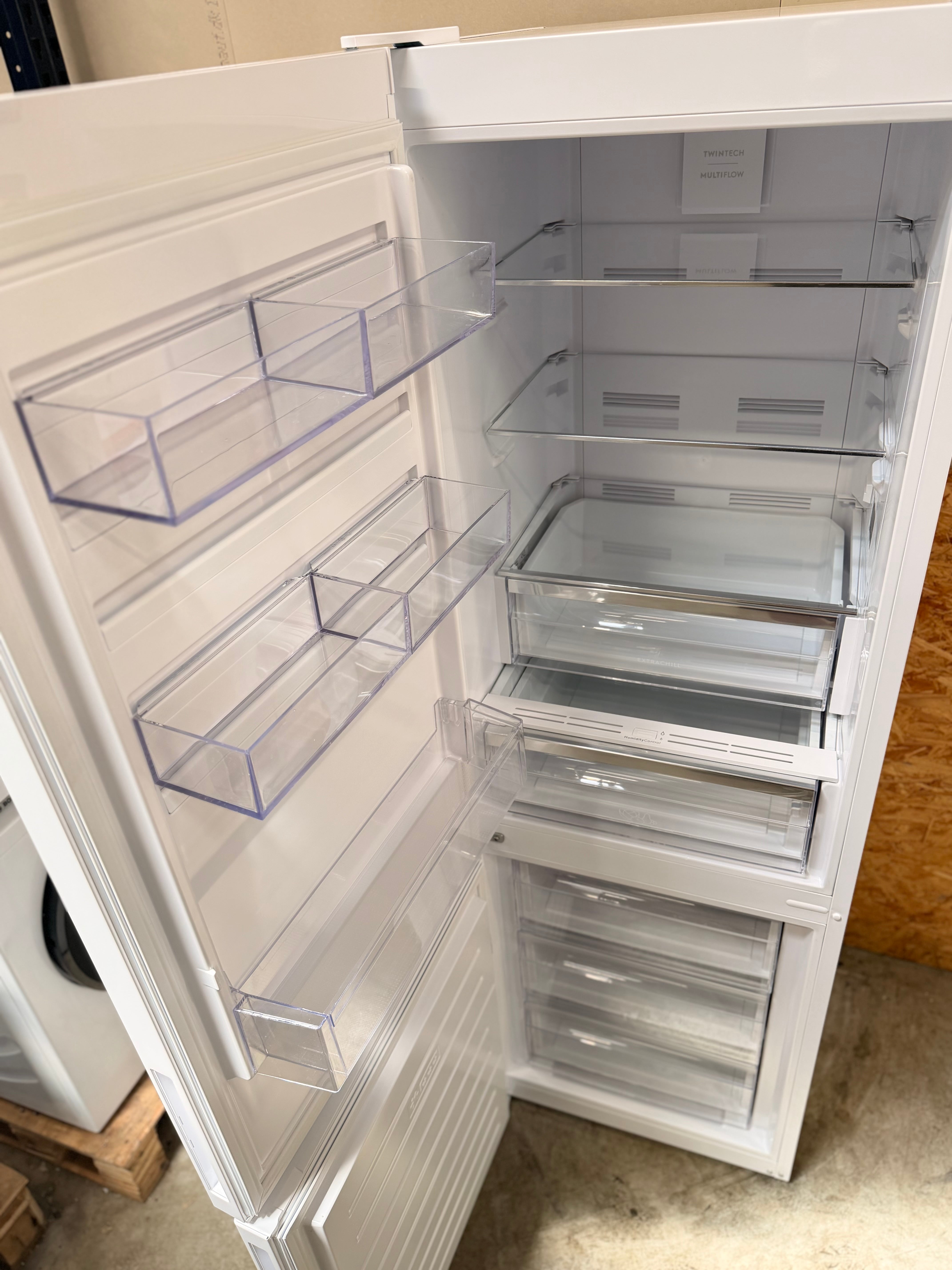 Electrolux køle-/fryseskab LNC7ME32W1 - D19753