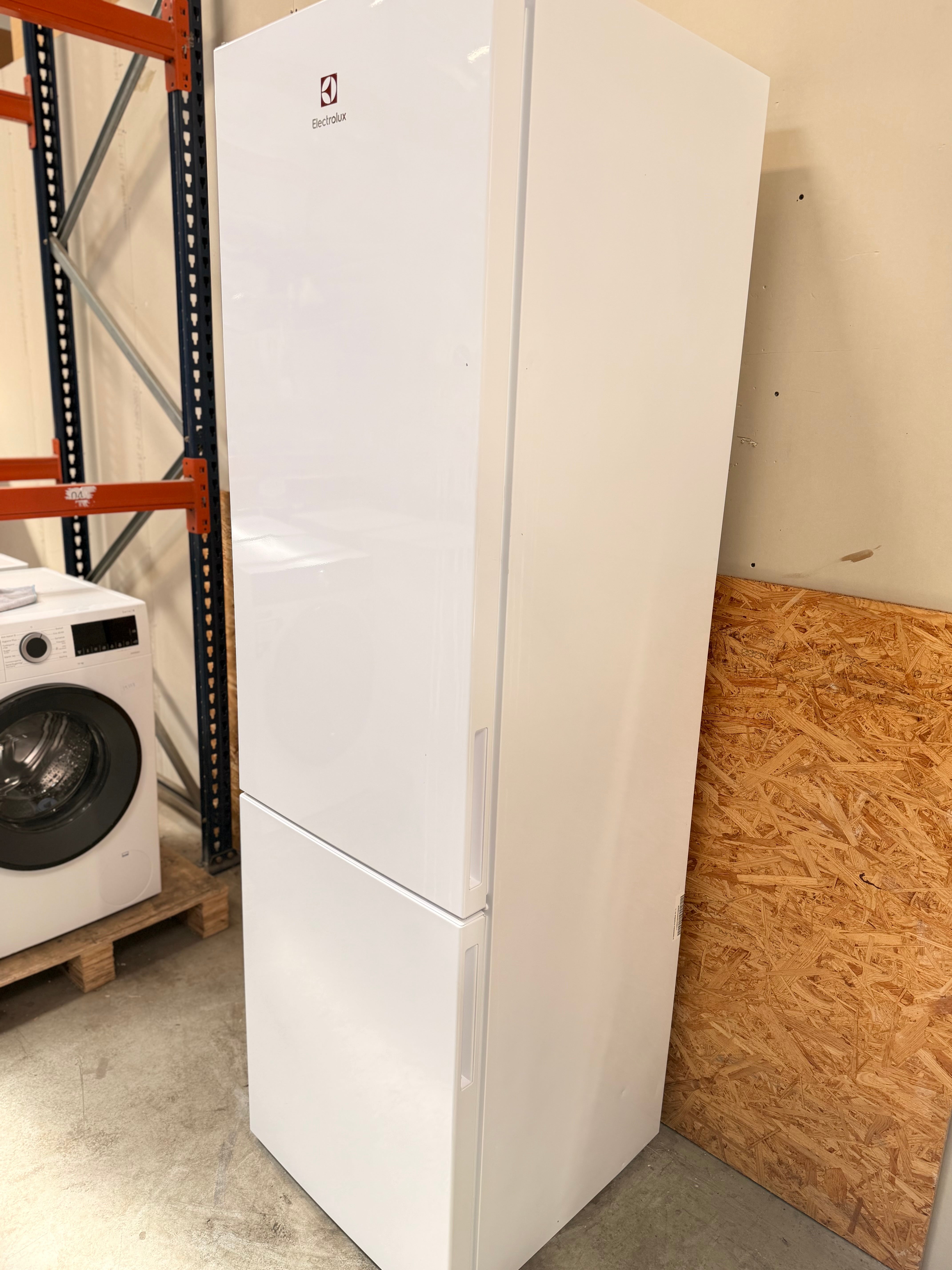 Electrolux køle/fryseskab LNT5MF36W0 - D19766