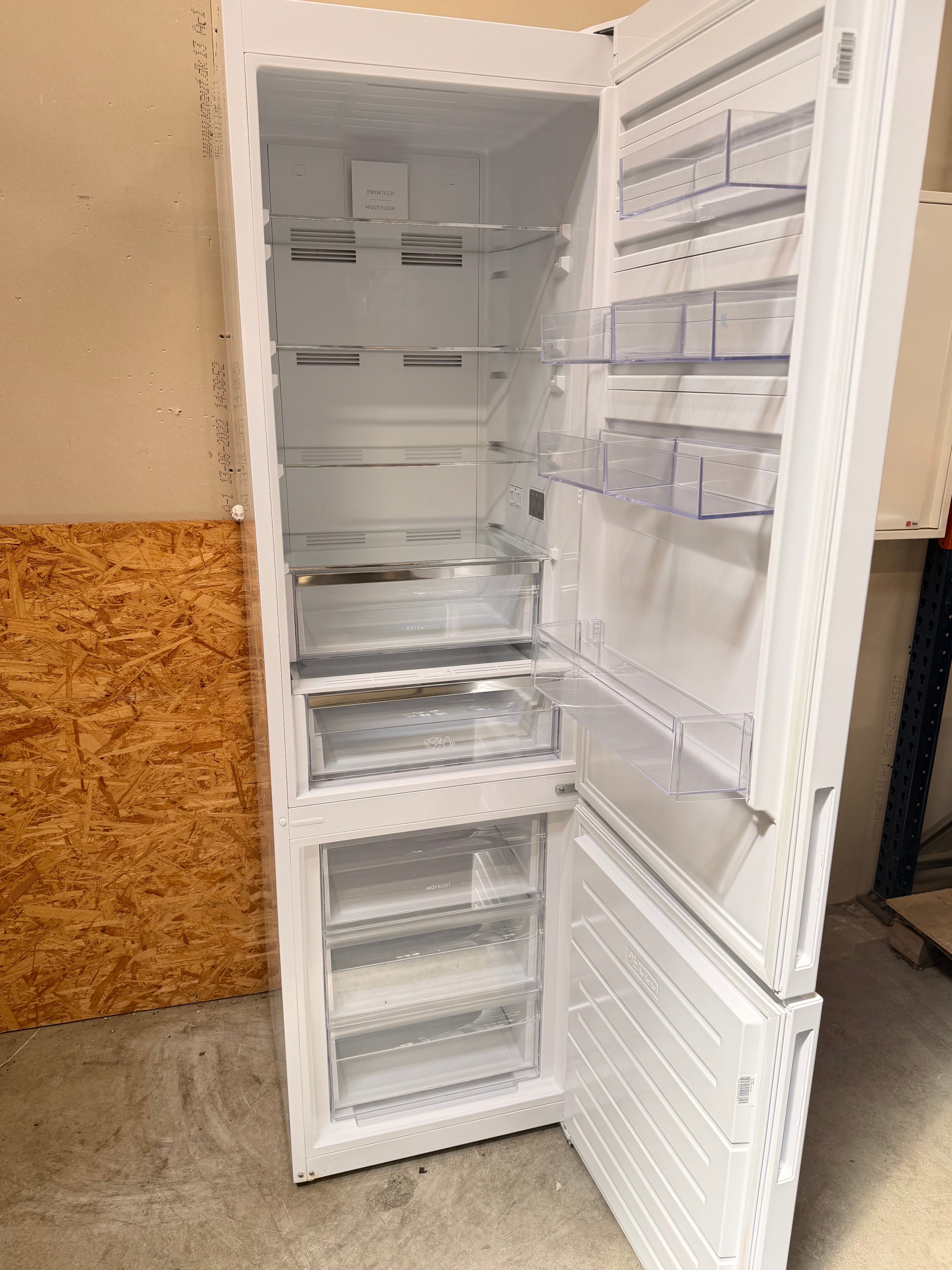 Electrolux køle/fryseskab LNC7ME34W1 - D19816