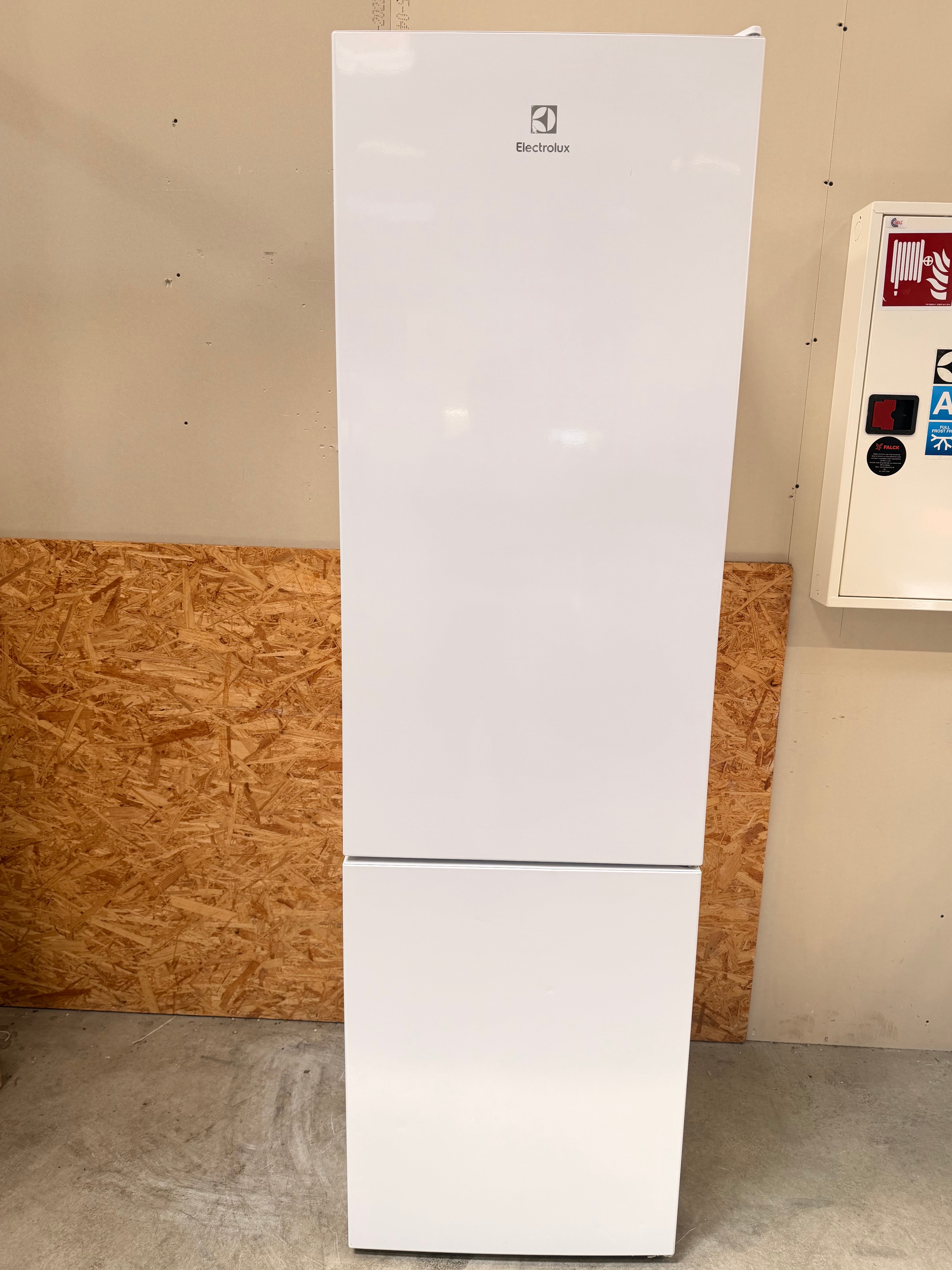 Electrolux køle/fryseskab LNC7ME34W1 - D19816