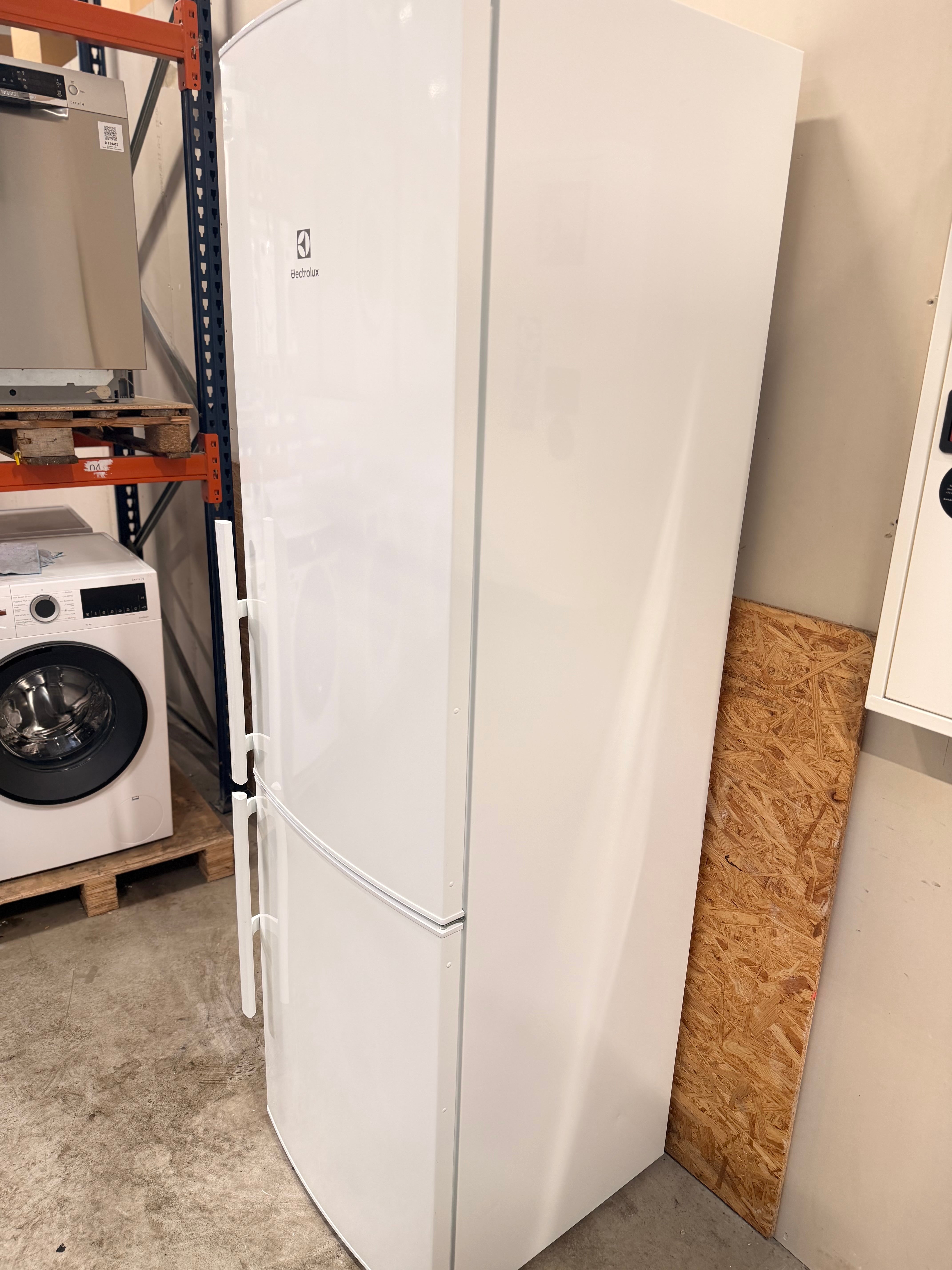 Electrolux køle/fryseskab EN3855MOW - D19623