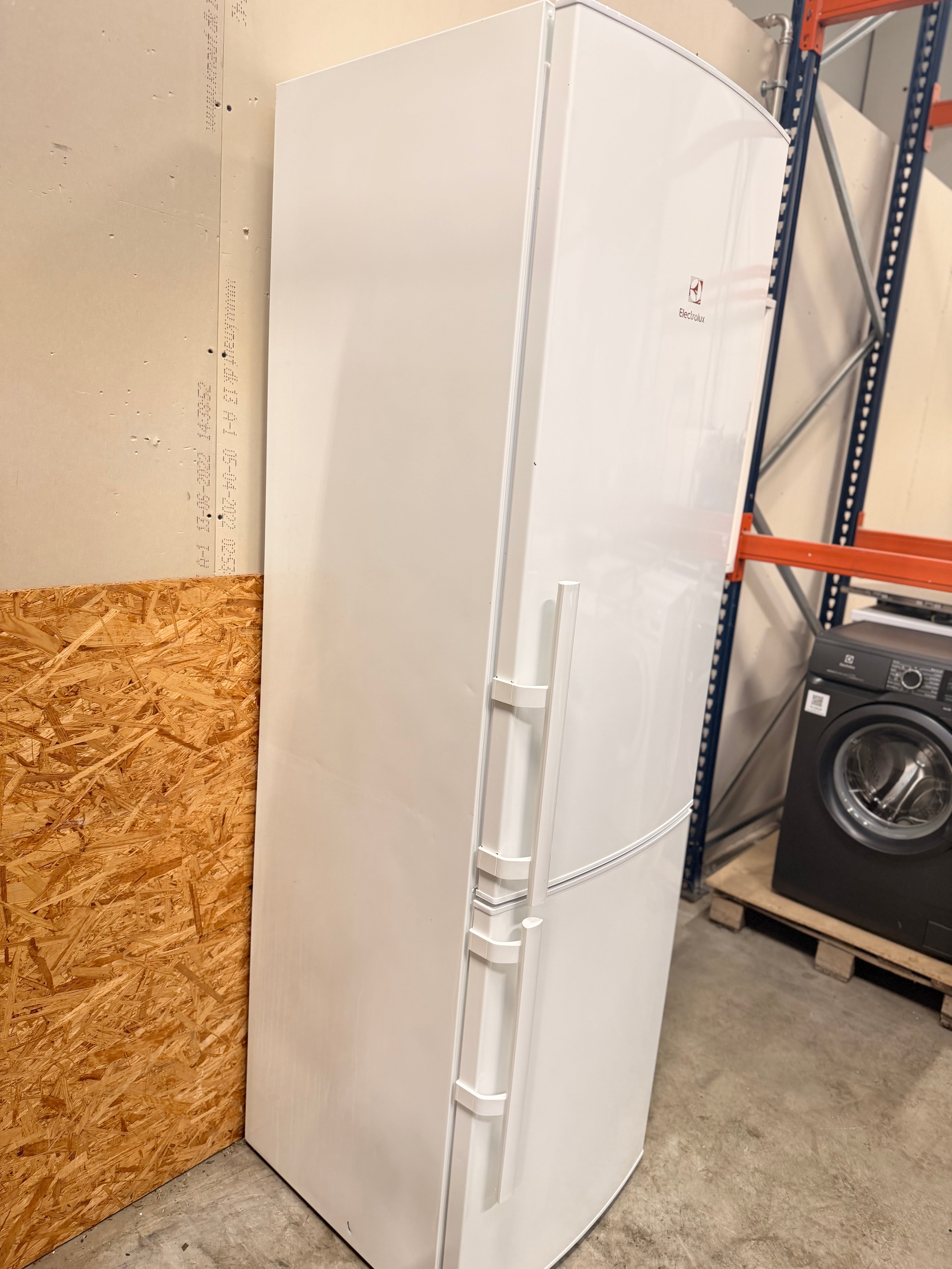 Electrolux køle/fryseskab EN3855MOW - D19623