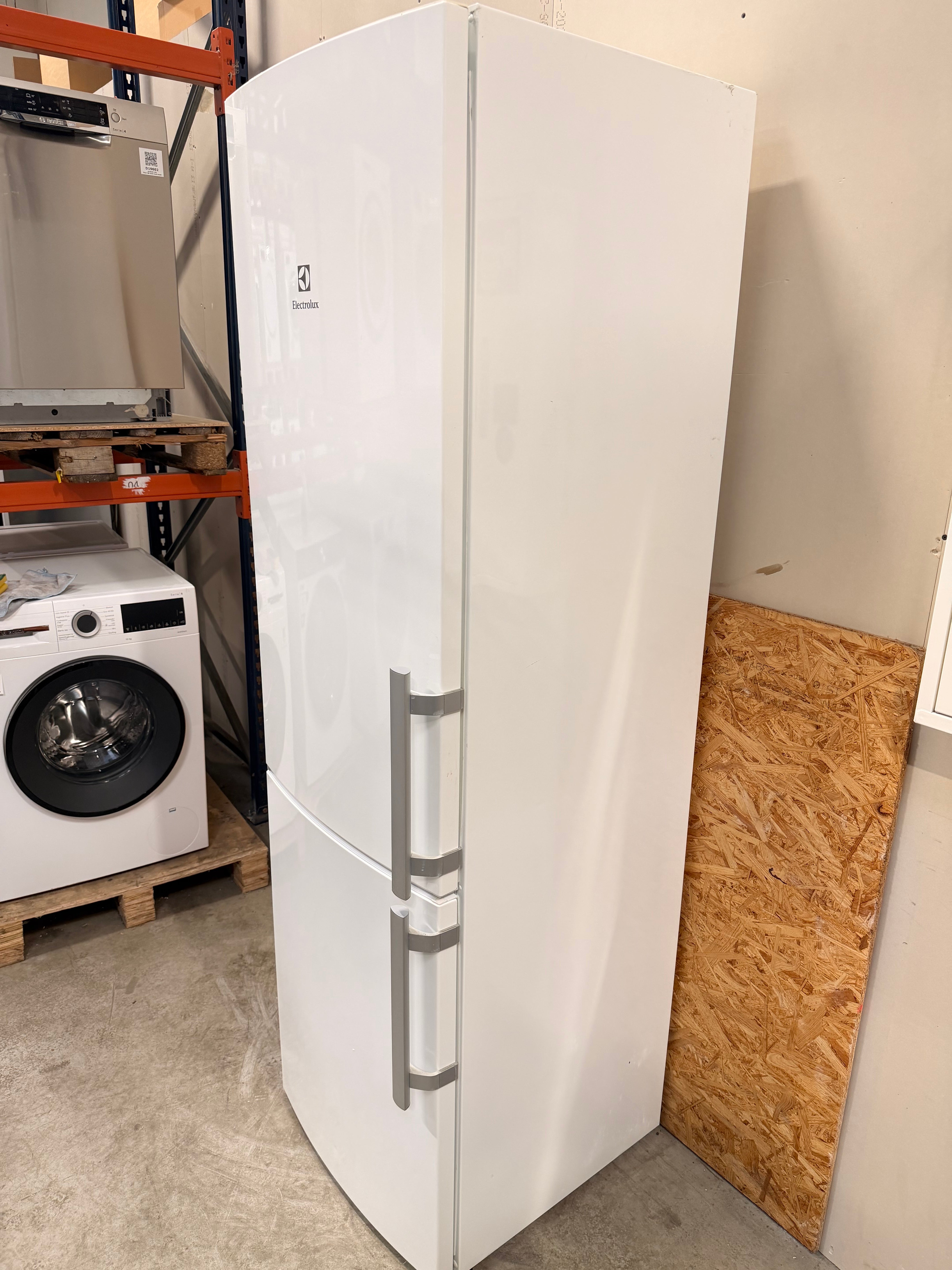 Electrolux køle/fryseskab EN4015MOW - D17247