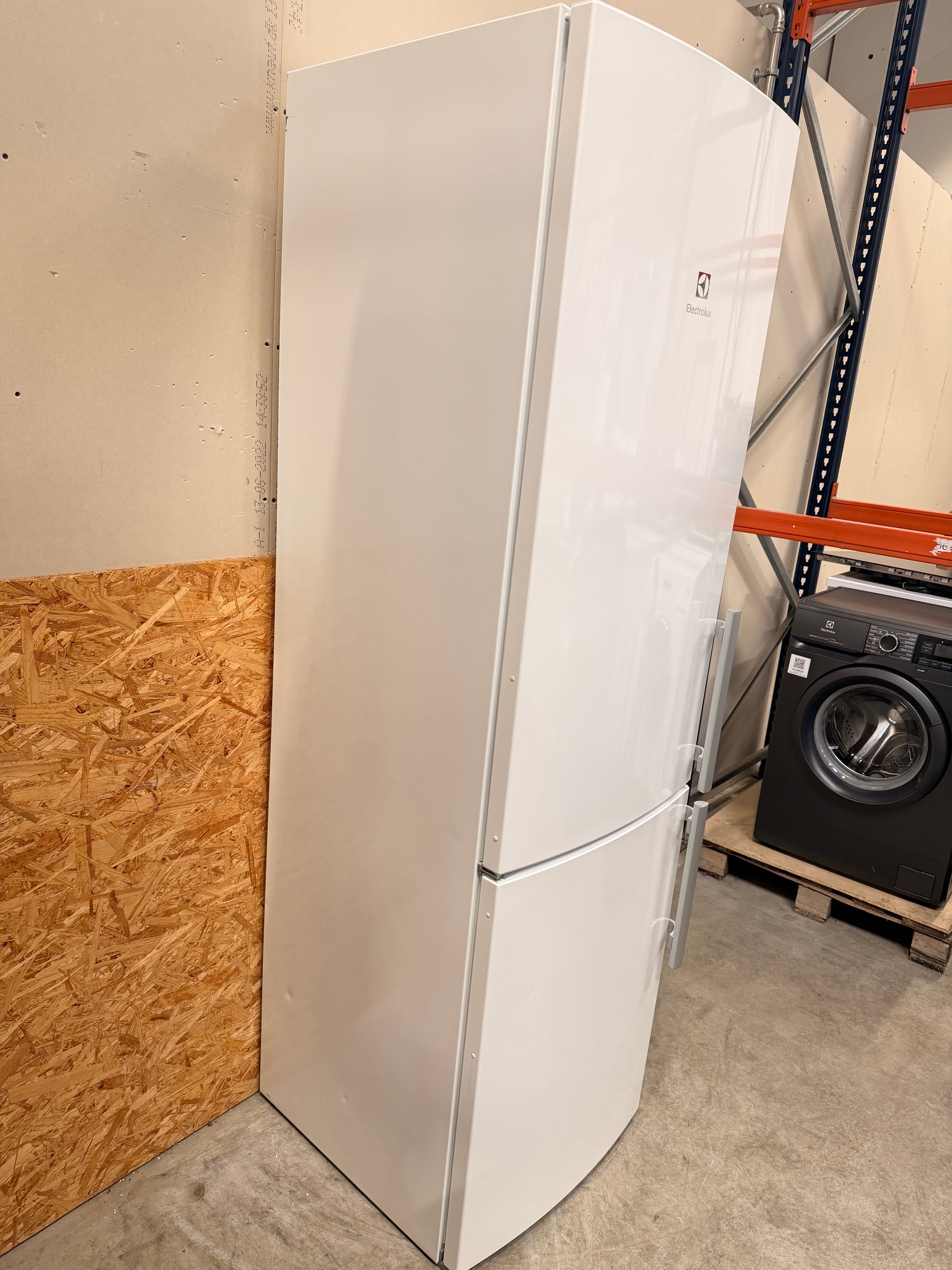 Electrolux køle/fryseskab EN3855MOW - D19763