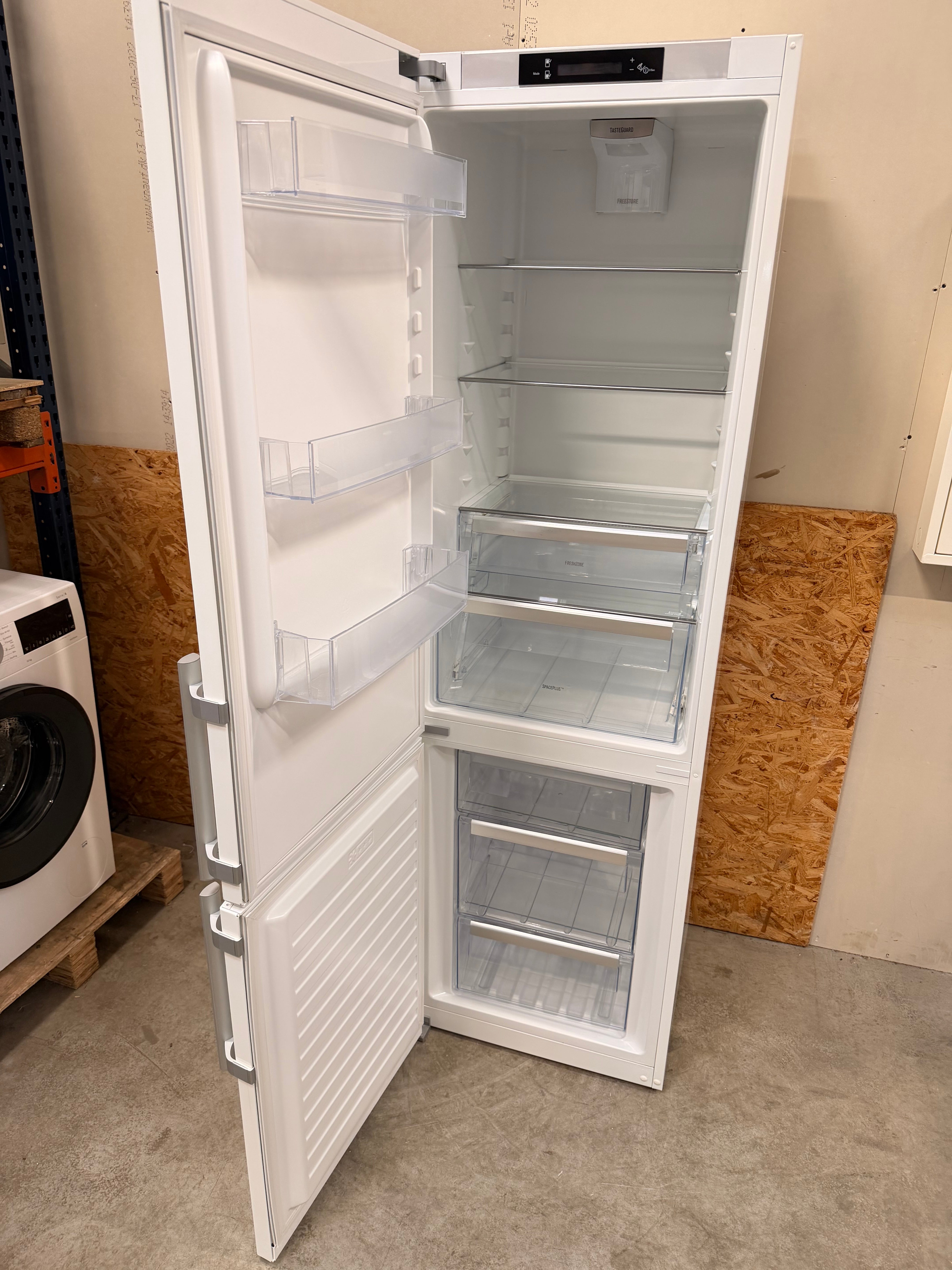 Electrolux køle/fryseskab EN3855MOW - D19763