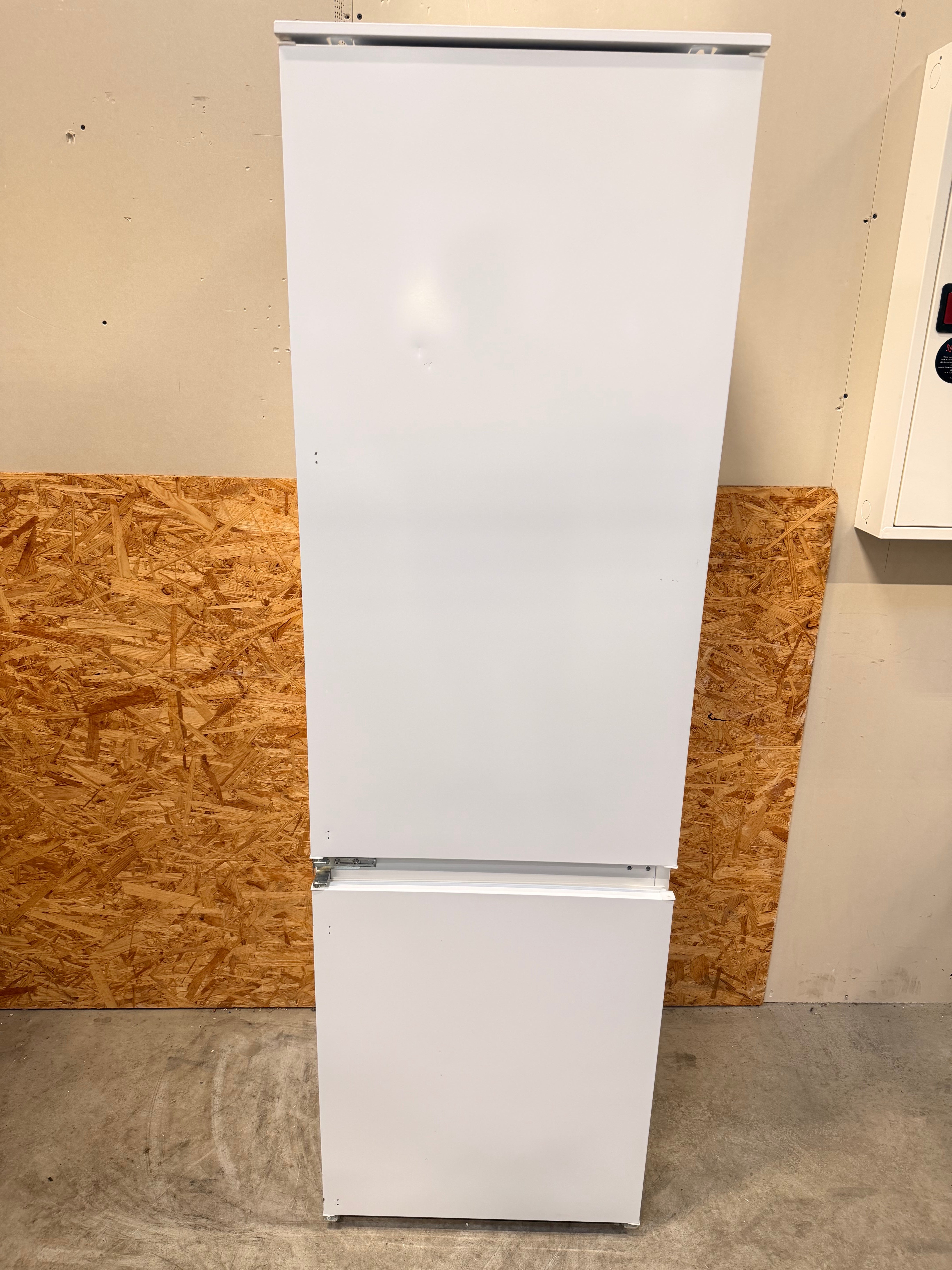 Electrolux  integrerbart køle/fryseskab LNT3LF18S - D19543