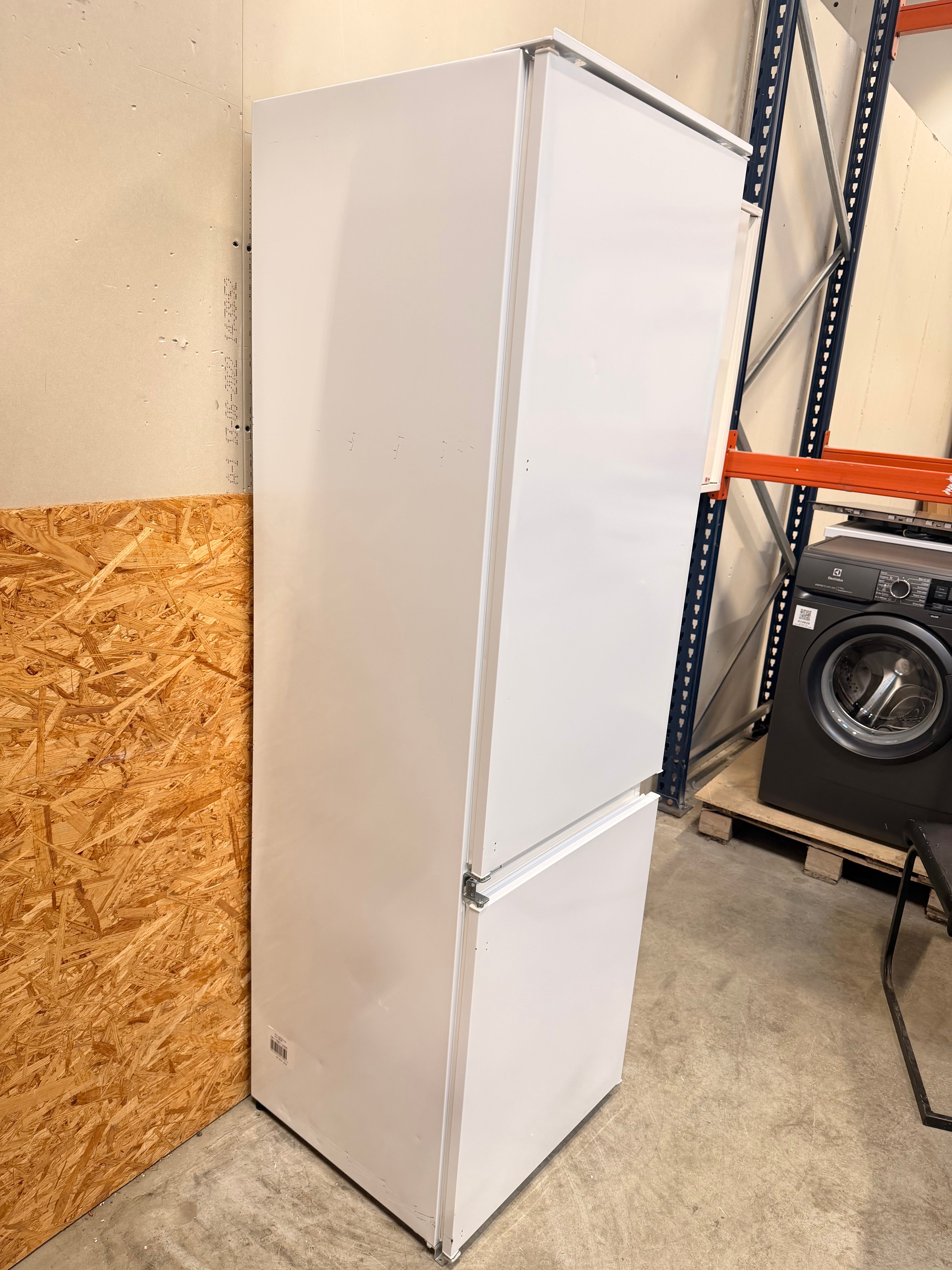 Electrolux  integrerbart køle/fryseskab LNT3LF18S - D19543
