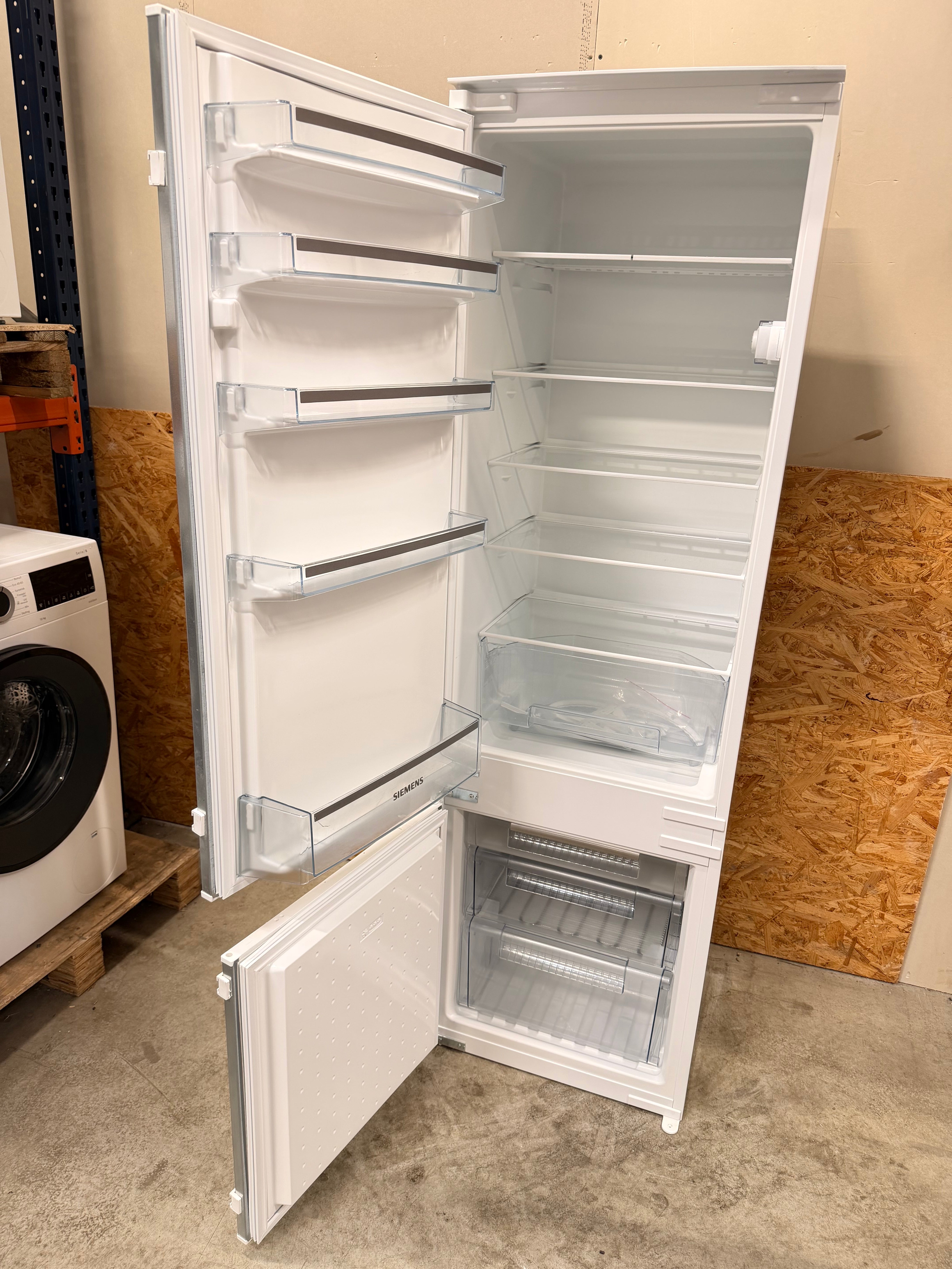 Siemens integrerbar køle/fryseskab KI38VV20 - D19813
