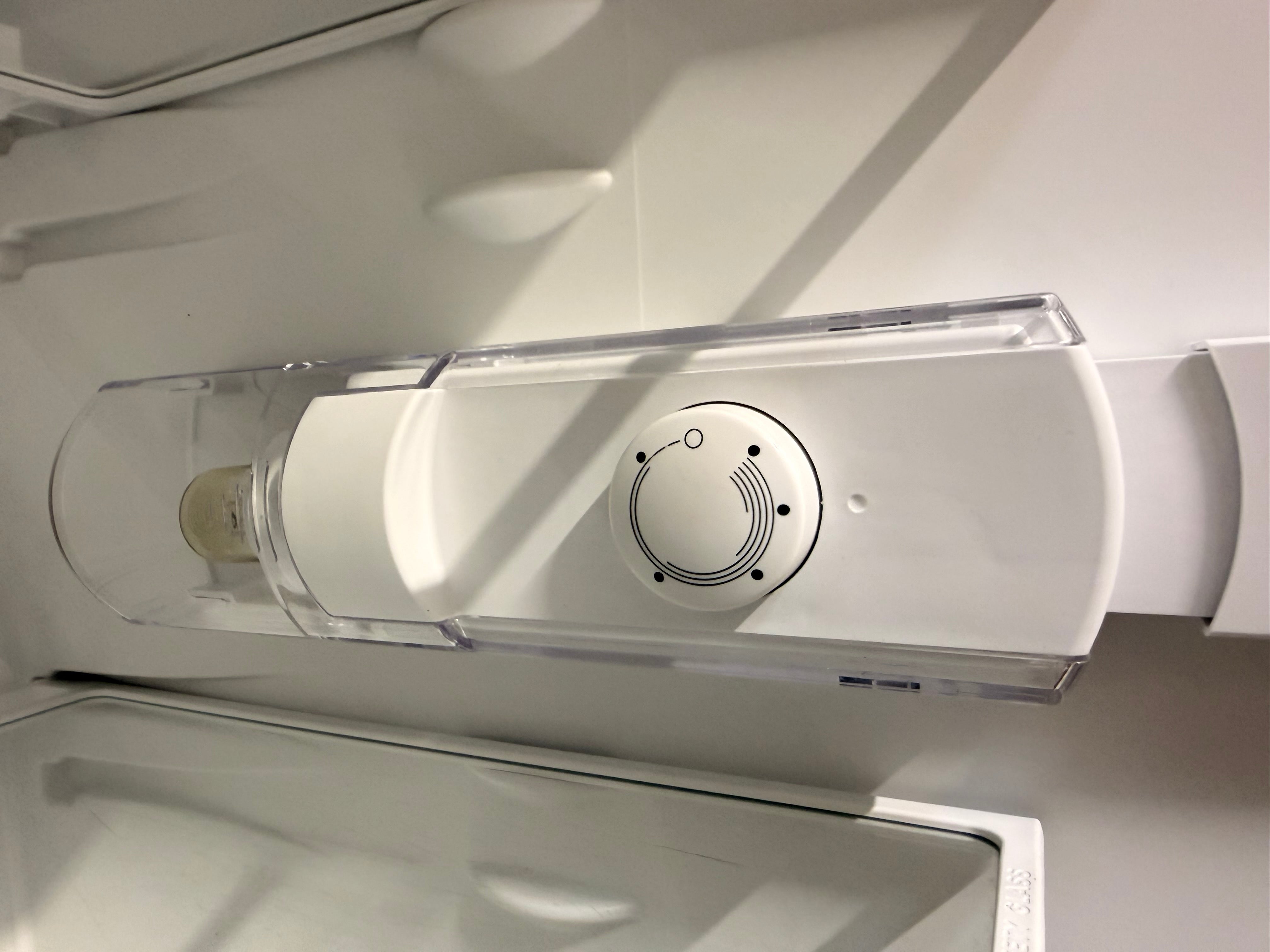 Siemens integrerbar køle/fryseskab KI38VV20 - D19813