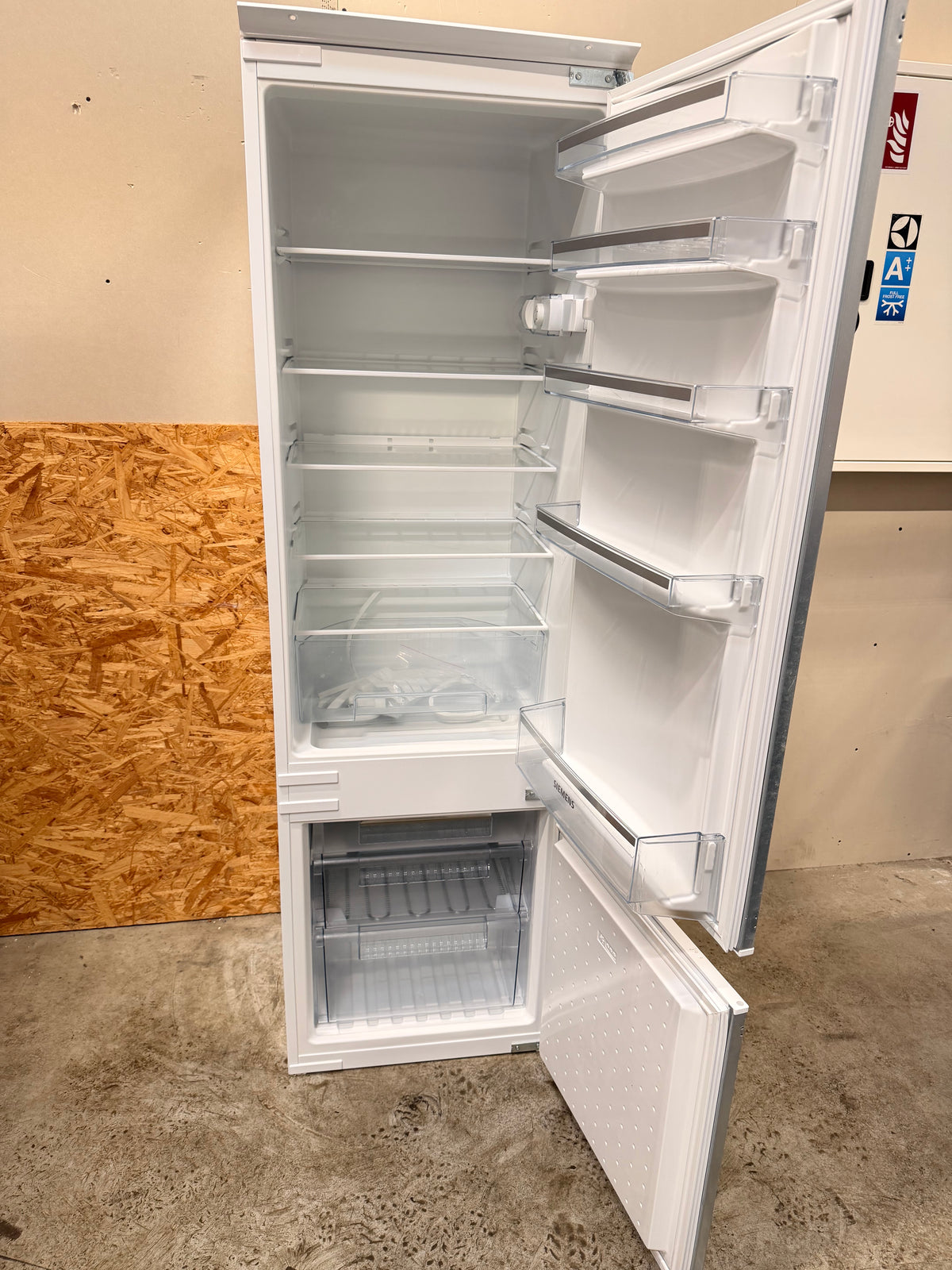 Siemens integrerbar køle/fryseskab KI38VV20 - D19270