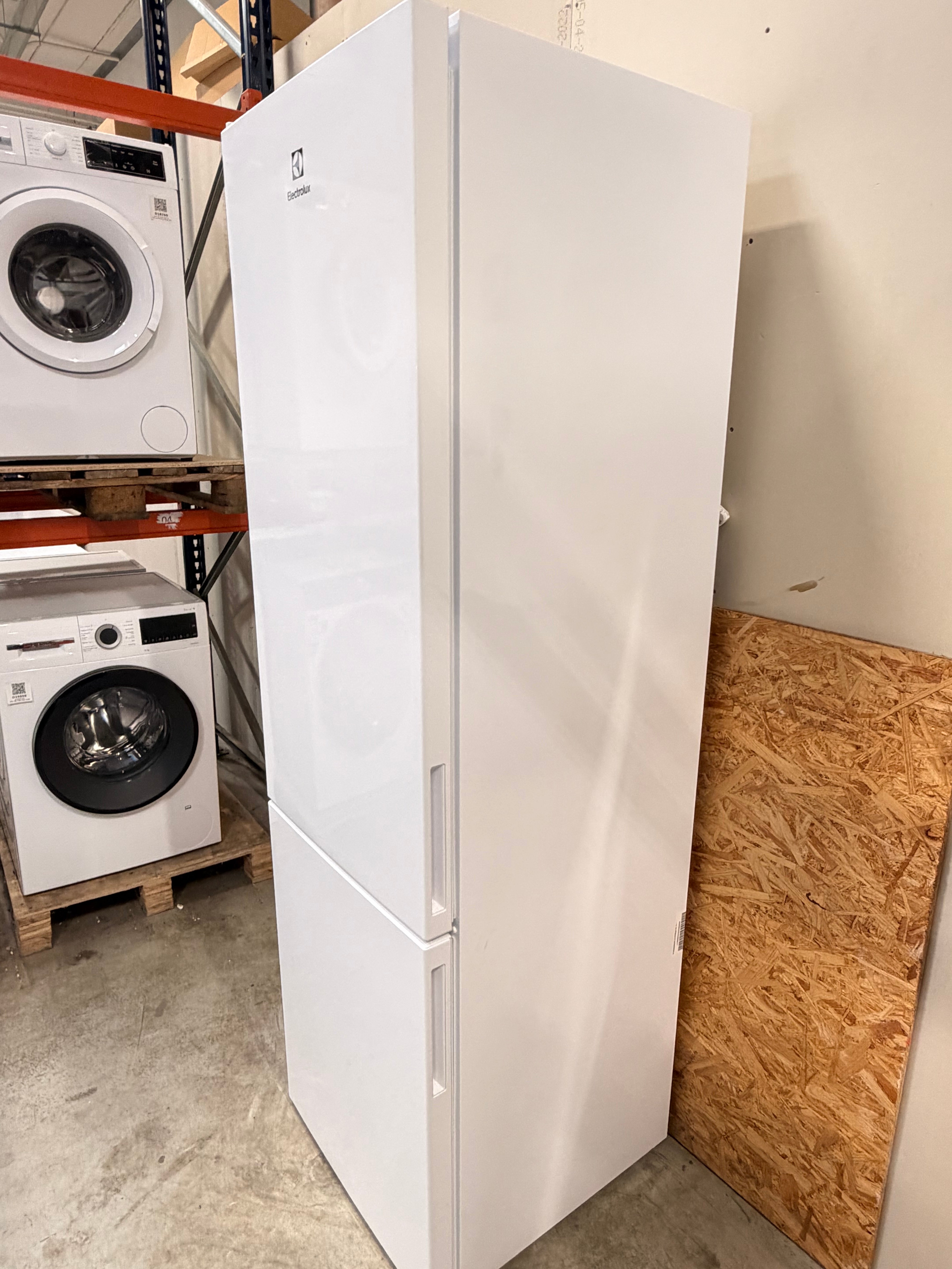 Electrolux køle/fryseskab LNC7ME34W1 - D19855