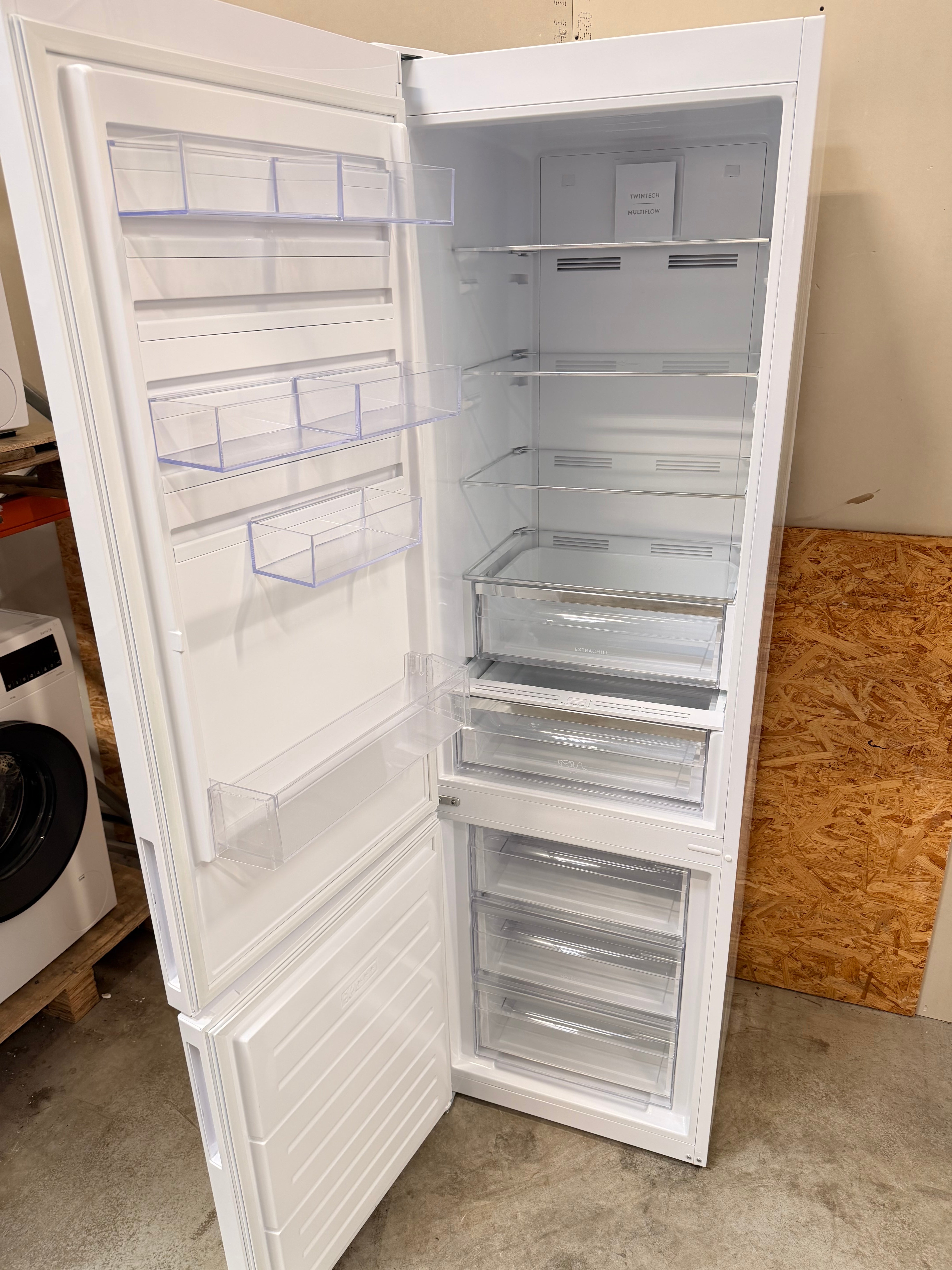 Electrolux køle/fryseskab LNC7ME34W1 - D19855