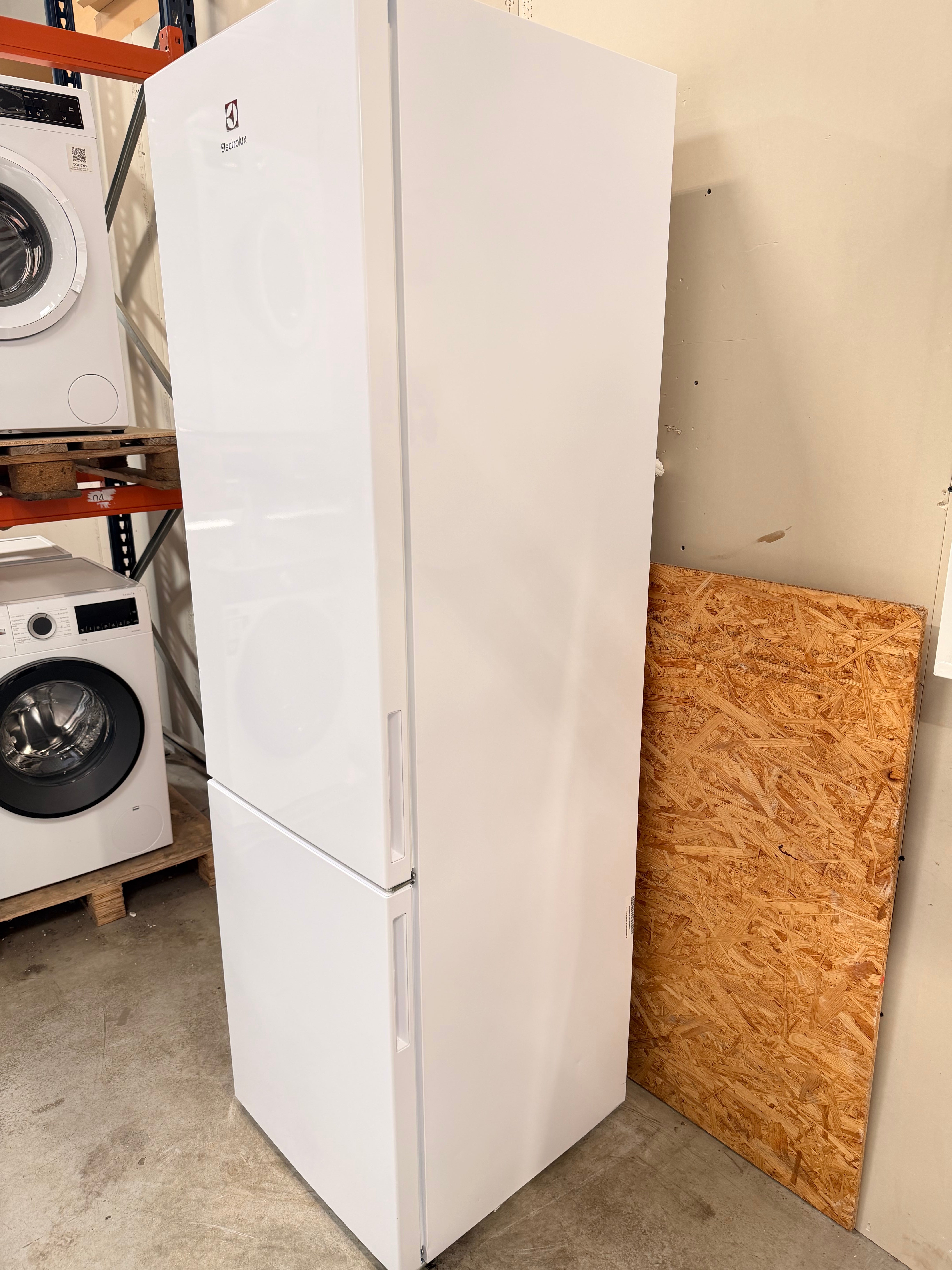 Electrolux køle/fryseskab LNC7ME34W1 - D19224