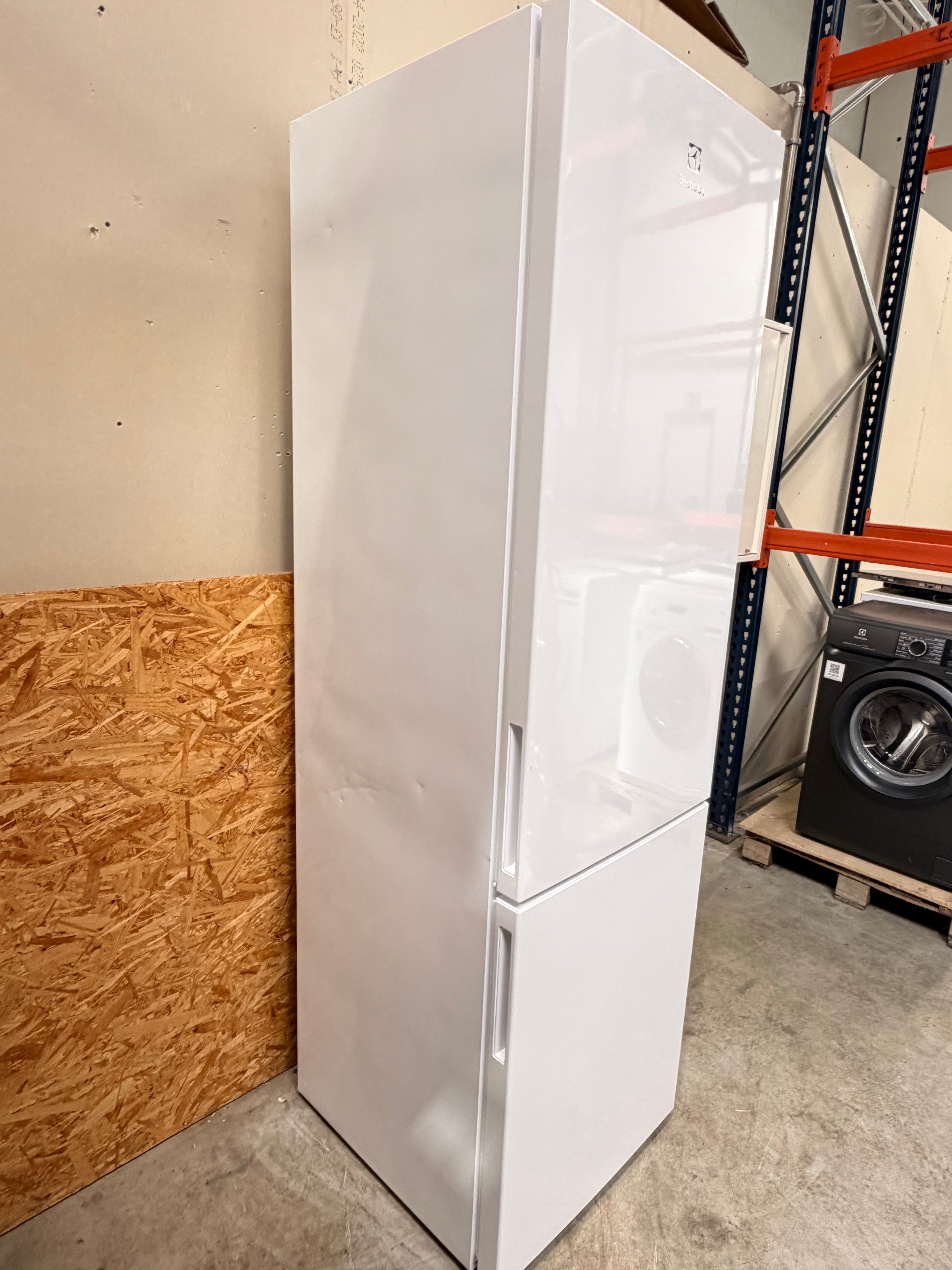 Electrolux køle/fryseskab LNC7ME34W1 - D19224