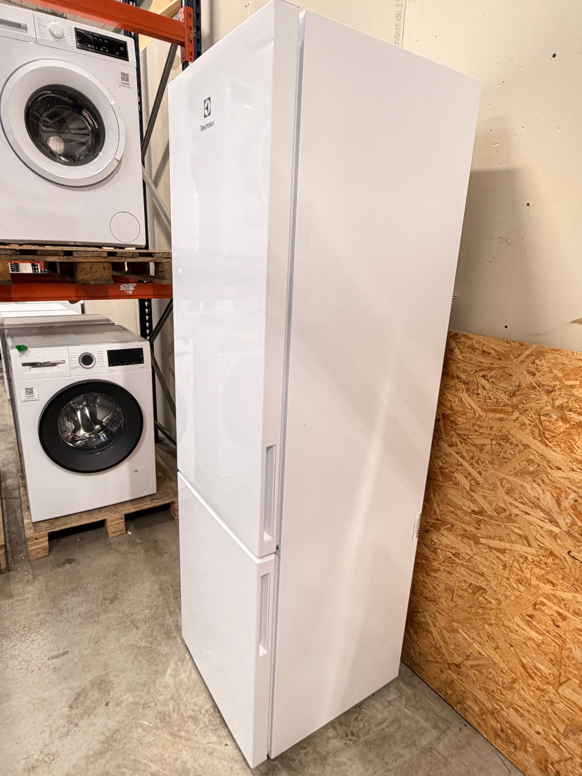 Electrolux køle/fryseskab LNB3AF26W0 - D19715