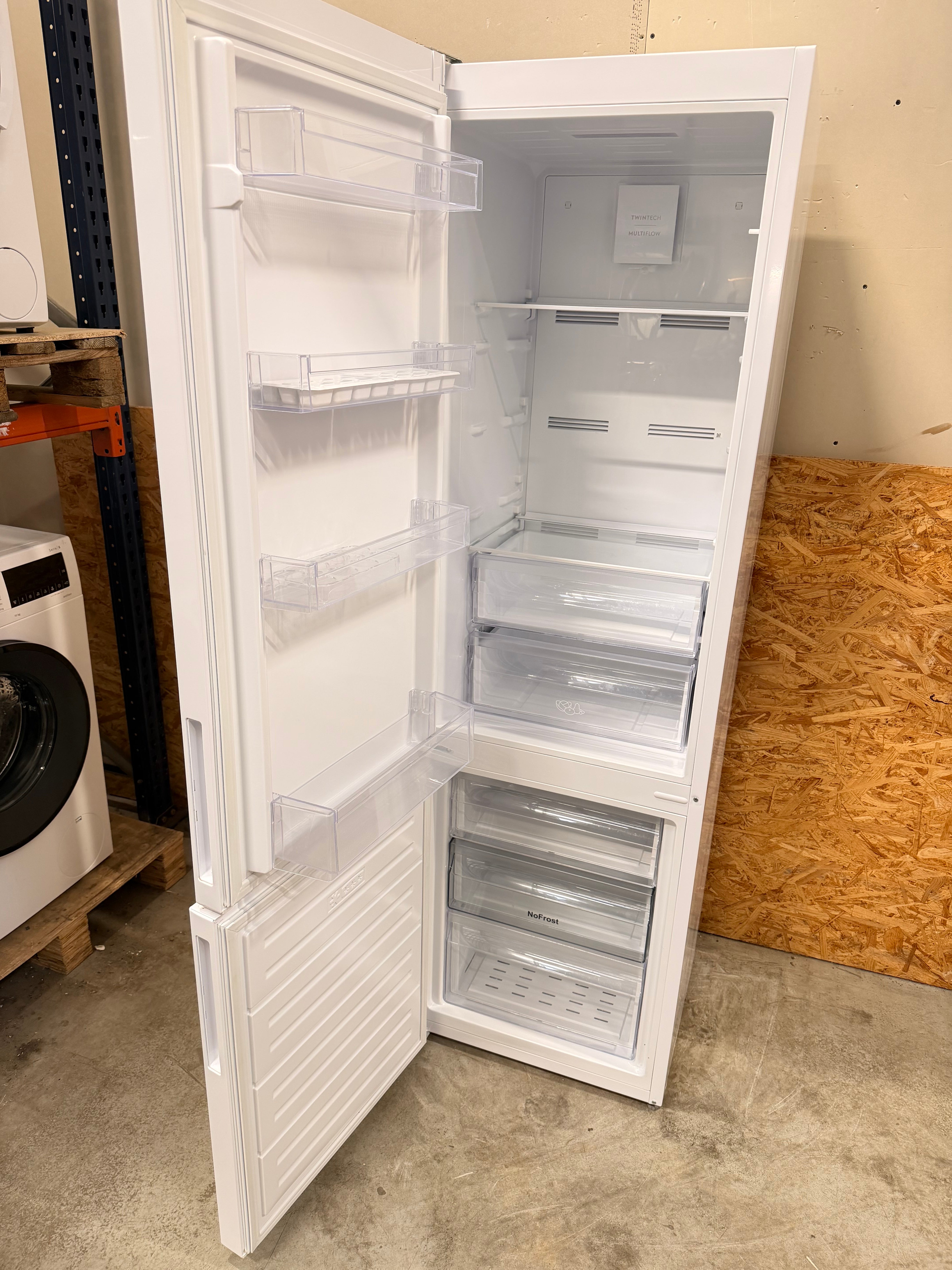 Electrolux køle/fryseskab LNB3AF26W0 - D19715