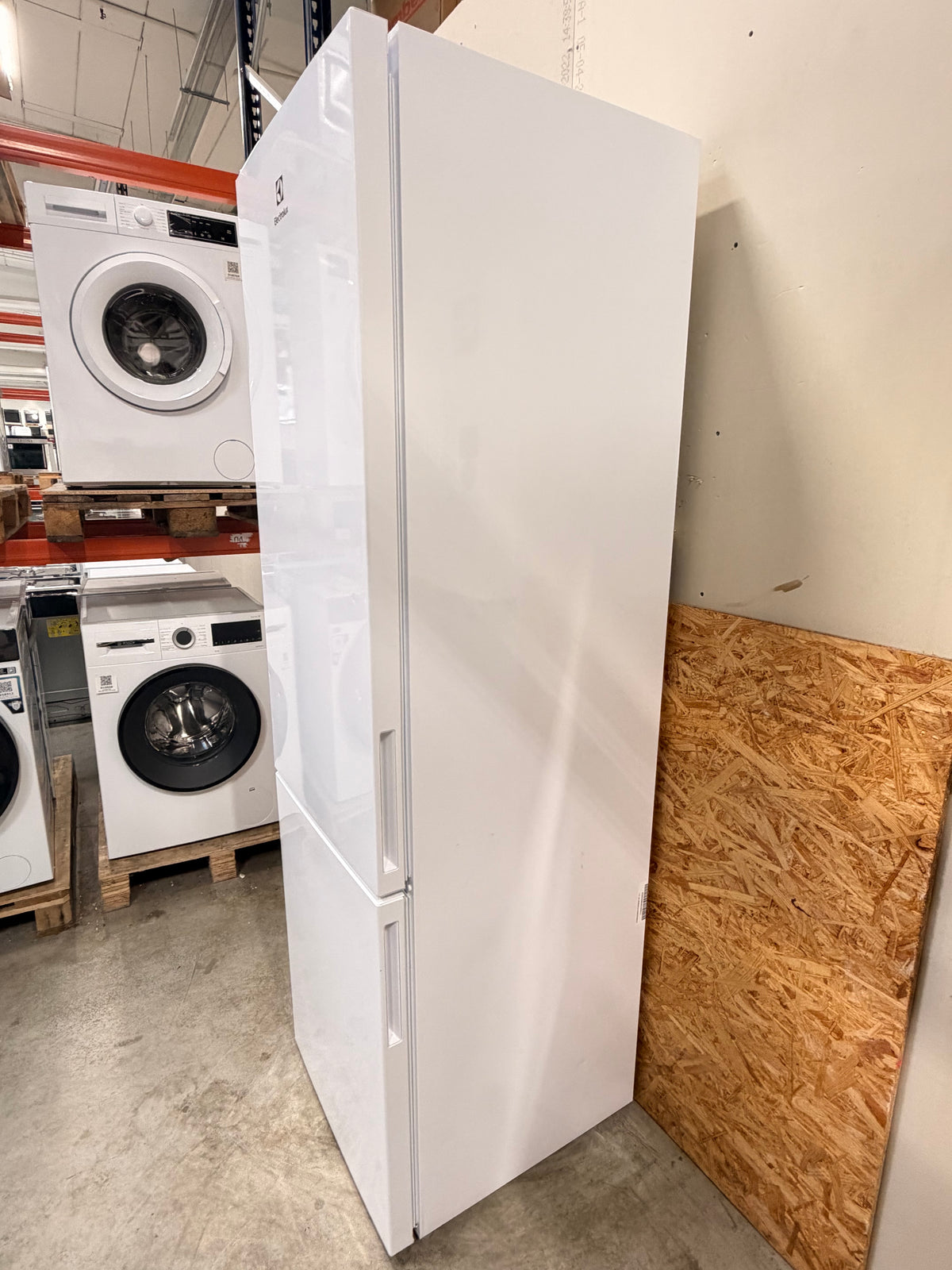 Electrolux køle/fryseskab LNC7ME36W2 - D20064