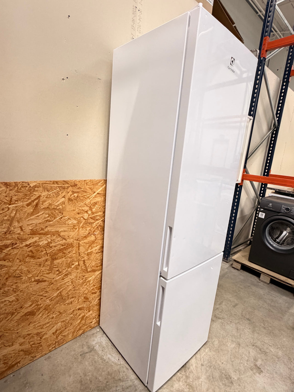 Electrolux køle/fryseskab LNC7ME36W2 - D20064