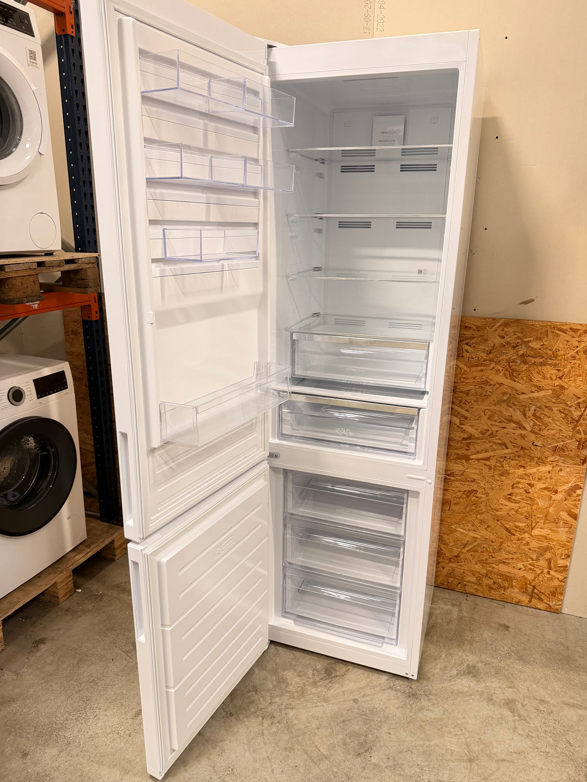 Electrolux køle/fryseskab LNC7ME36W2 - D20064