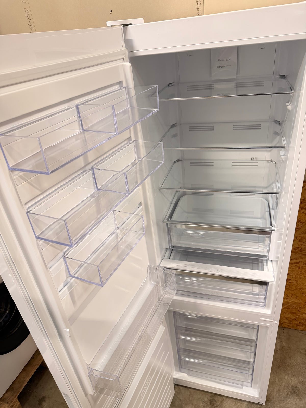 Electrolux køle/fryseskab LNC7ME36W2 - D20064