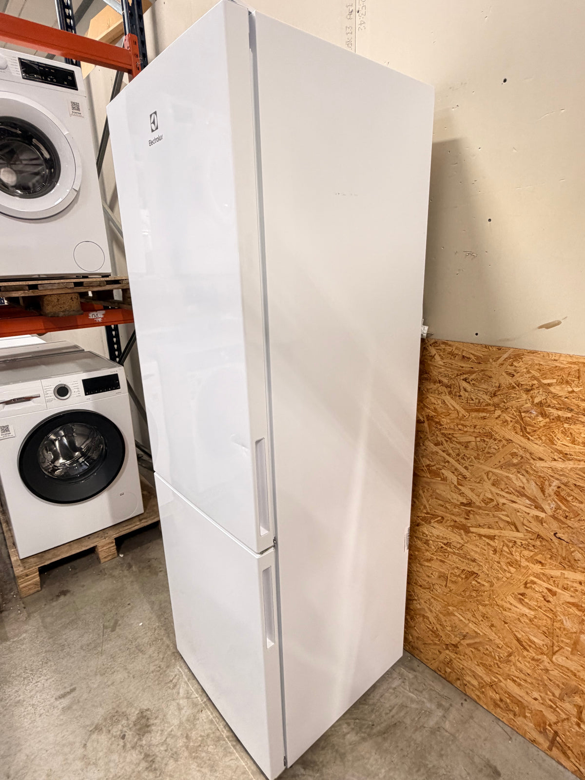 Electrolux køle/fryseskab LNC7ME32W4 - D19422
