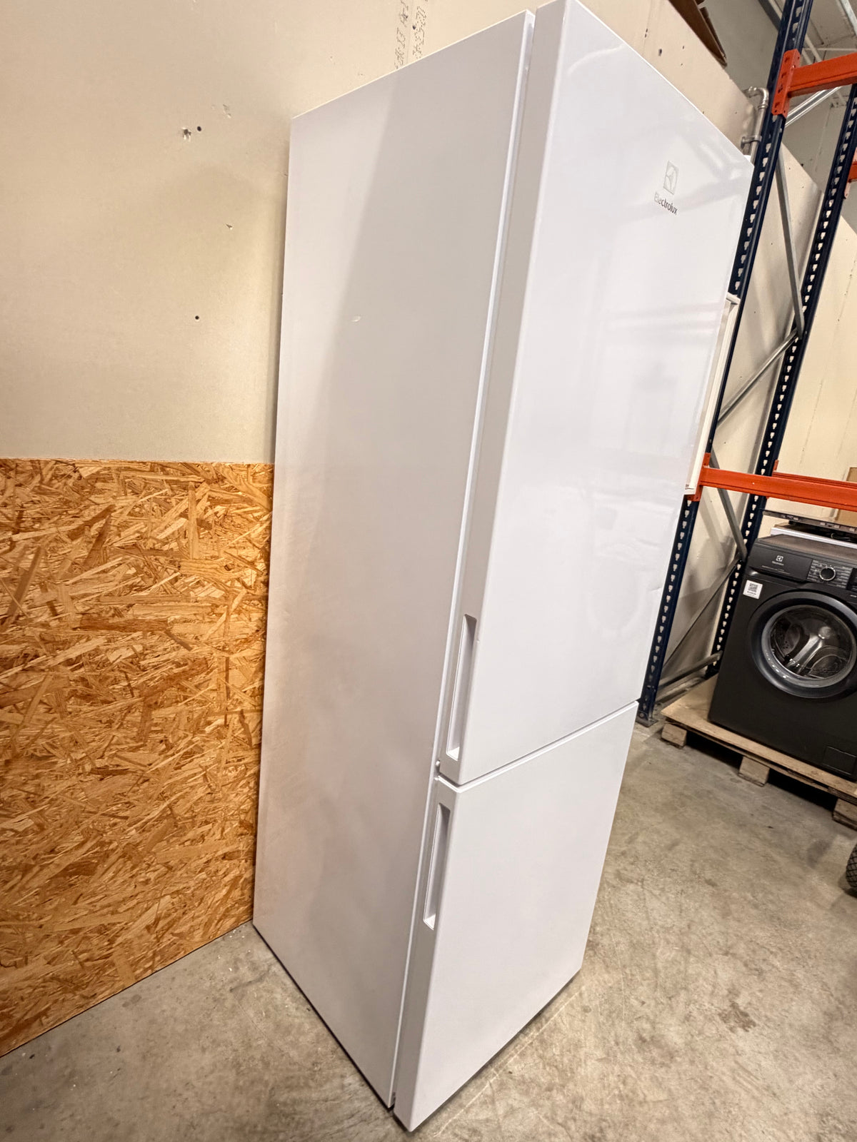 Electrolux køle/fryseskab LNC7ME32W4 - D19422