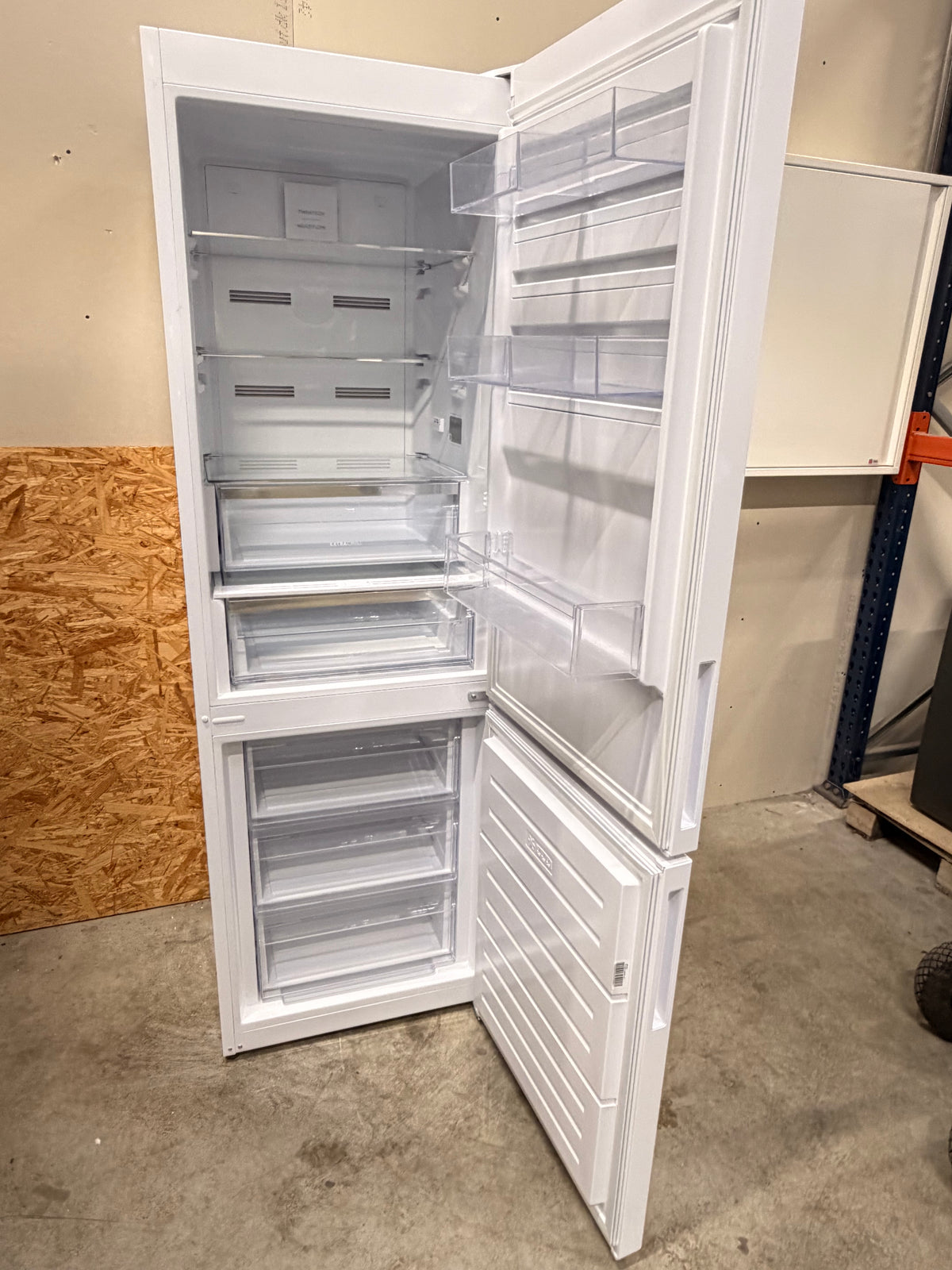 Electrolux køle/fryseskab LNC7ME32W4 - D19422