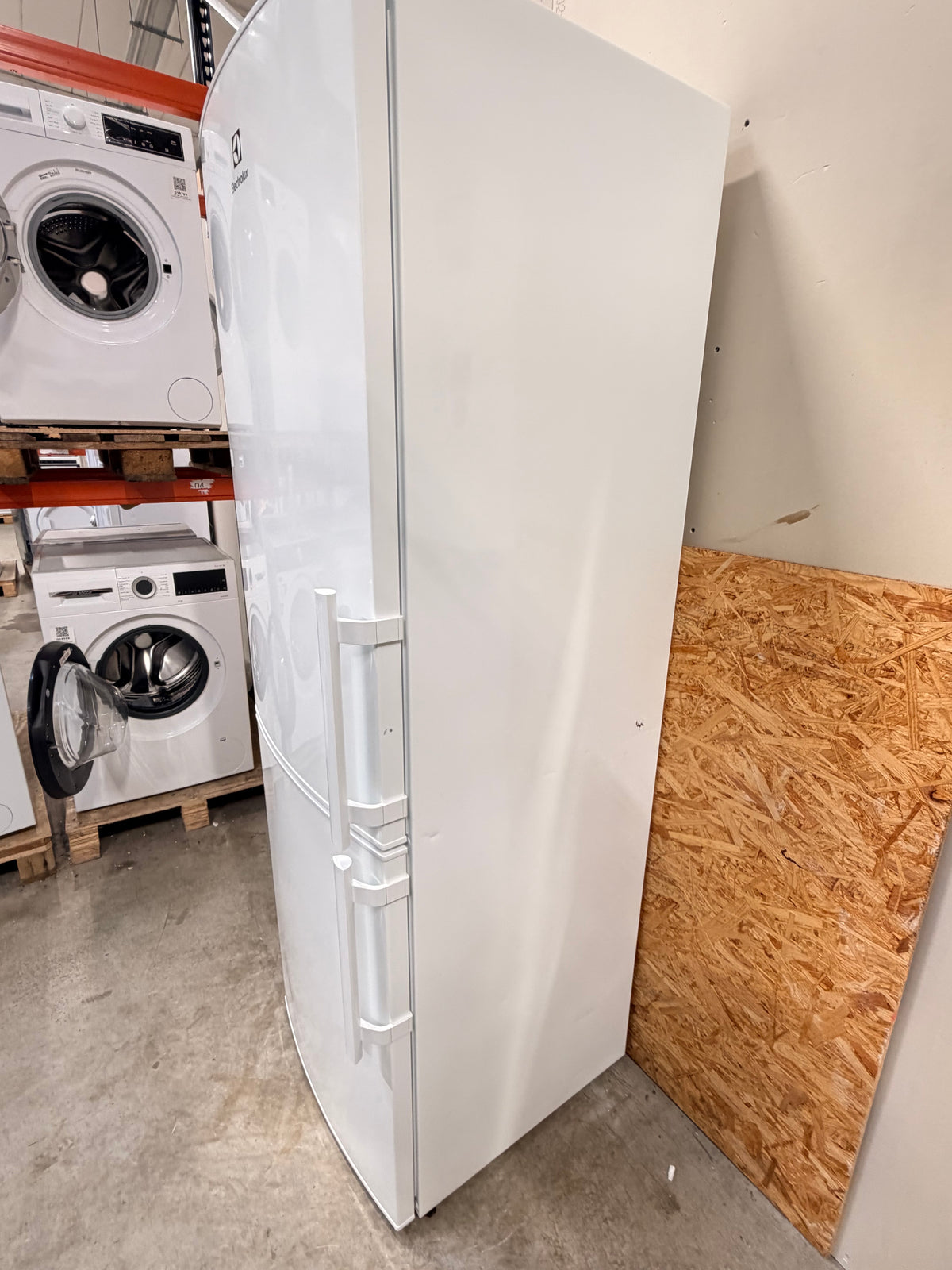 Electrolux køle/fryseskab KNT4TF33W2 - D20244