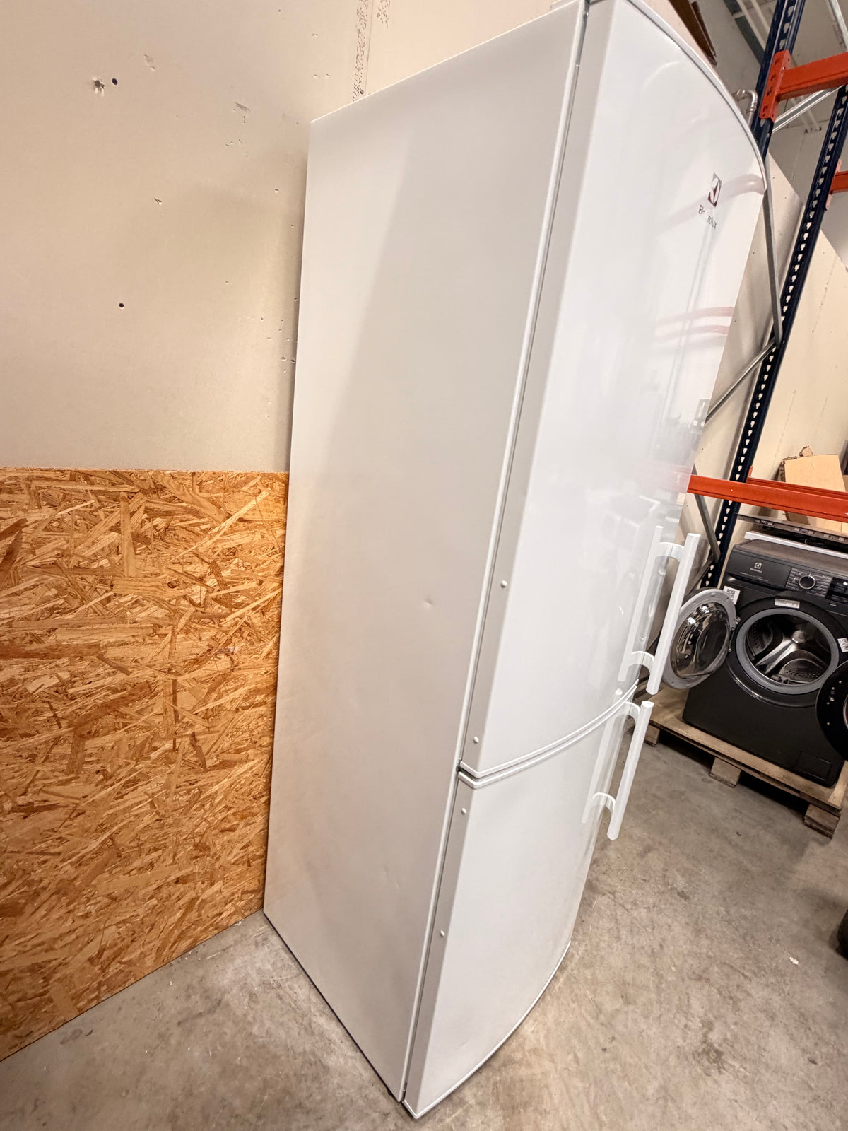Electrolux køle/fryseskab KNT4TF33W2 - D20244