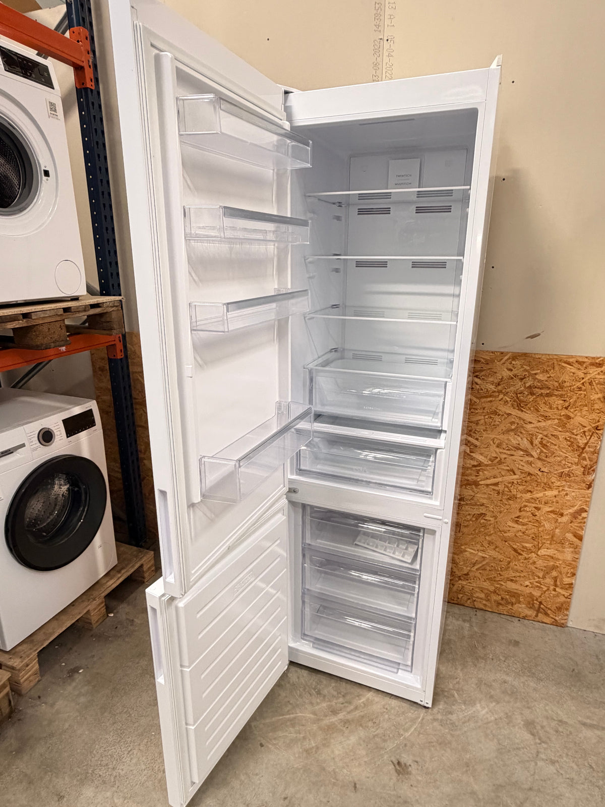Electrolux køle/fryseskab LNT6ME36W2 - D20041