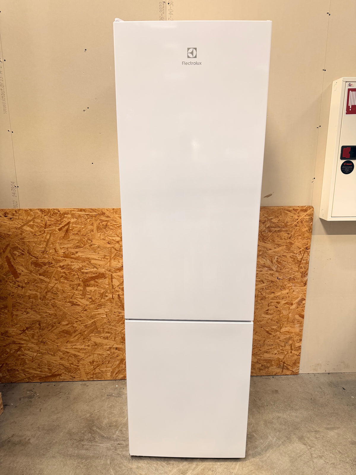 Electrolux køle/fryseskab LNT6ME36W2 - D20041