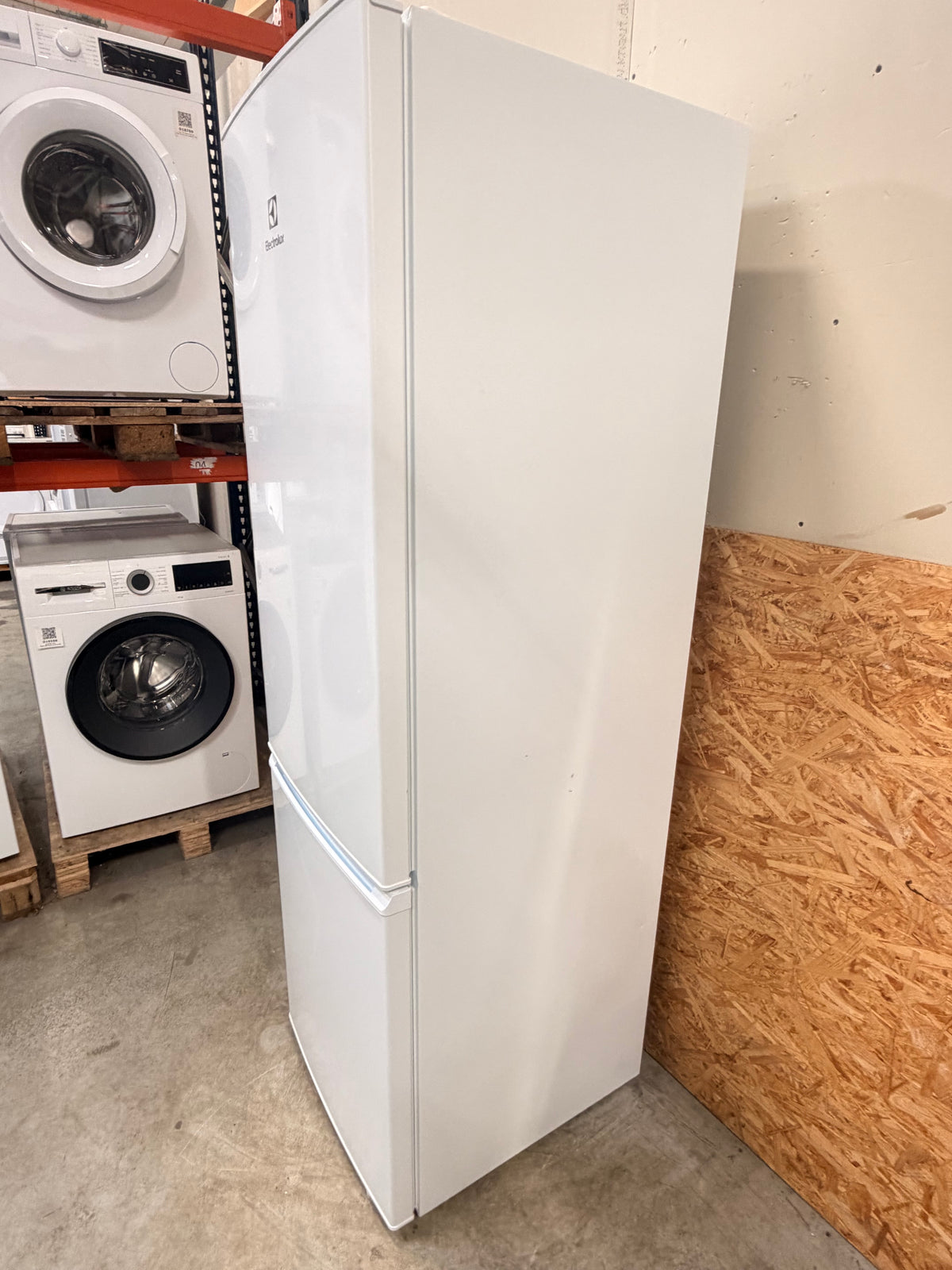 Electrolux køle/fryseskab ENF2751AOW - D20398