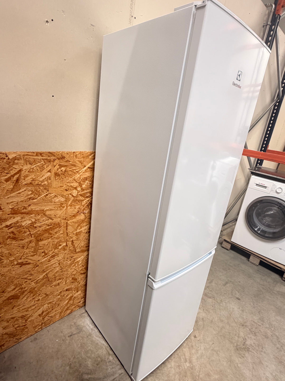Electrolux køle/fryseskab ENF2751AOW - D20398